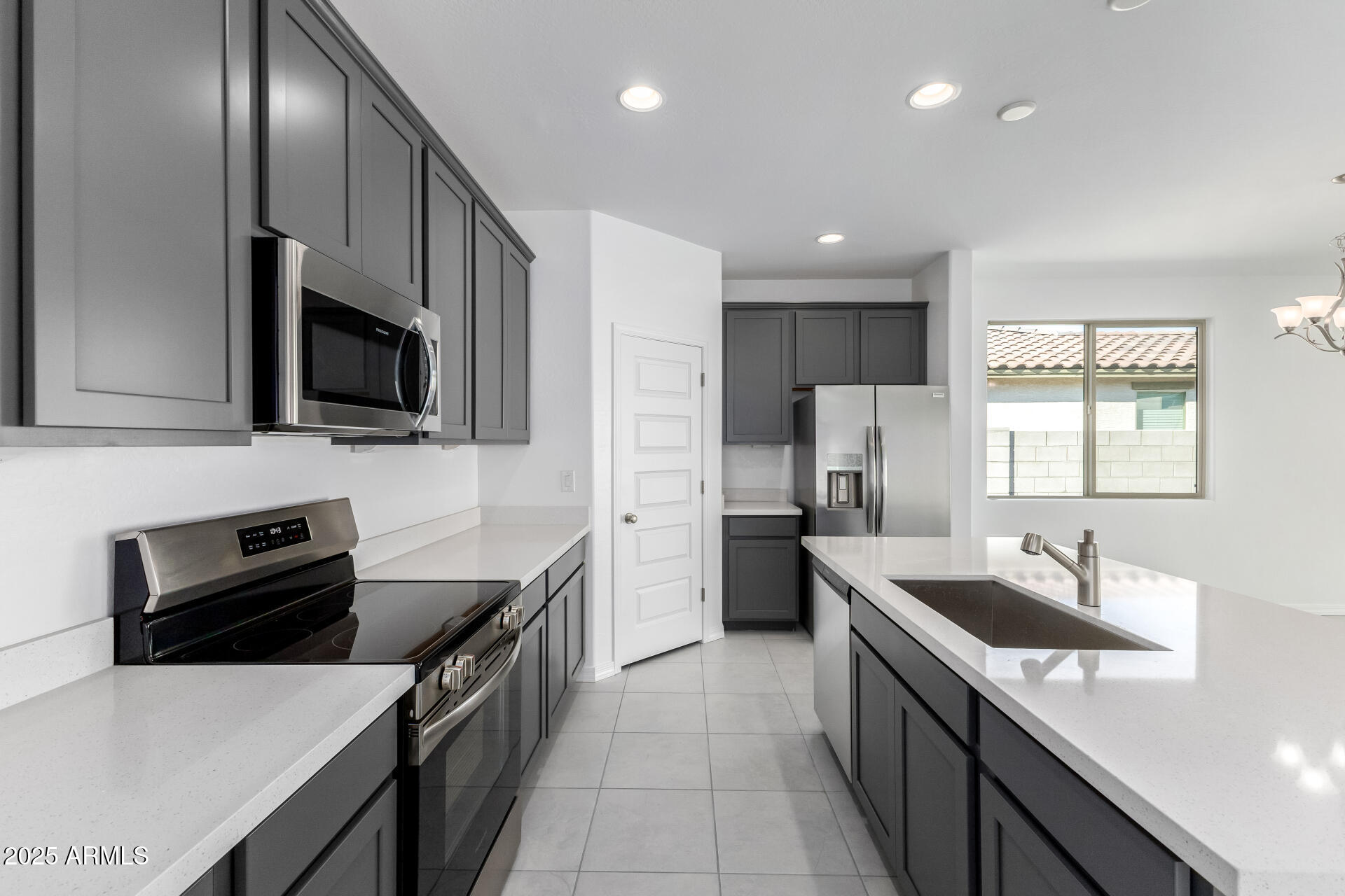 24166 W HILTON Avenue