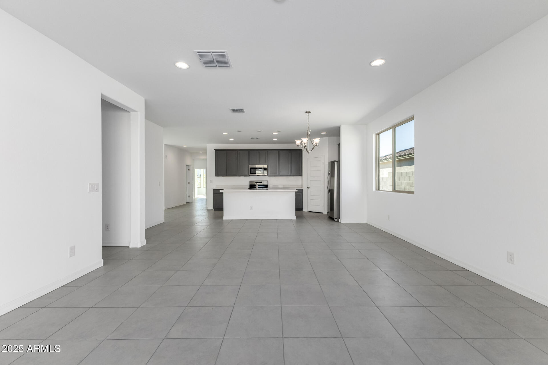 24166 W HILTON Avenue