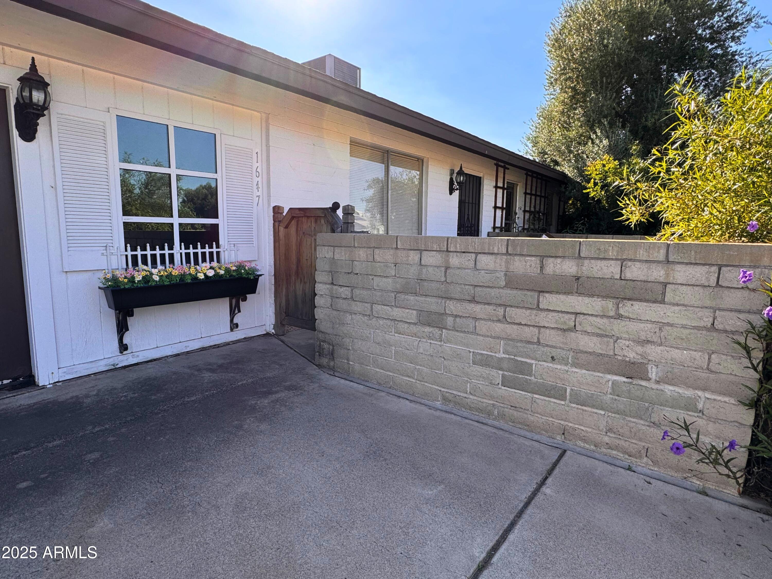 1647 W VILLA RITA Drive