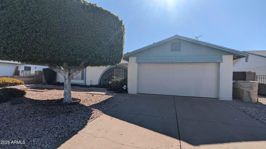 Photo of 5817 W Tierra Buena Lane, Glendale, AZ 85306 (MLS # 6948663)