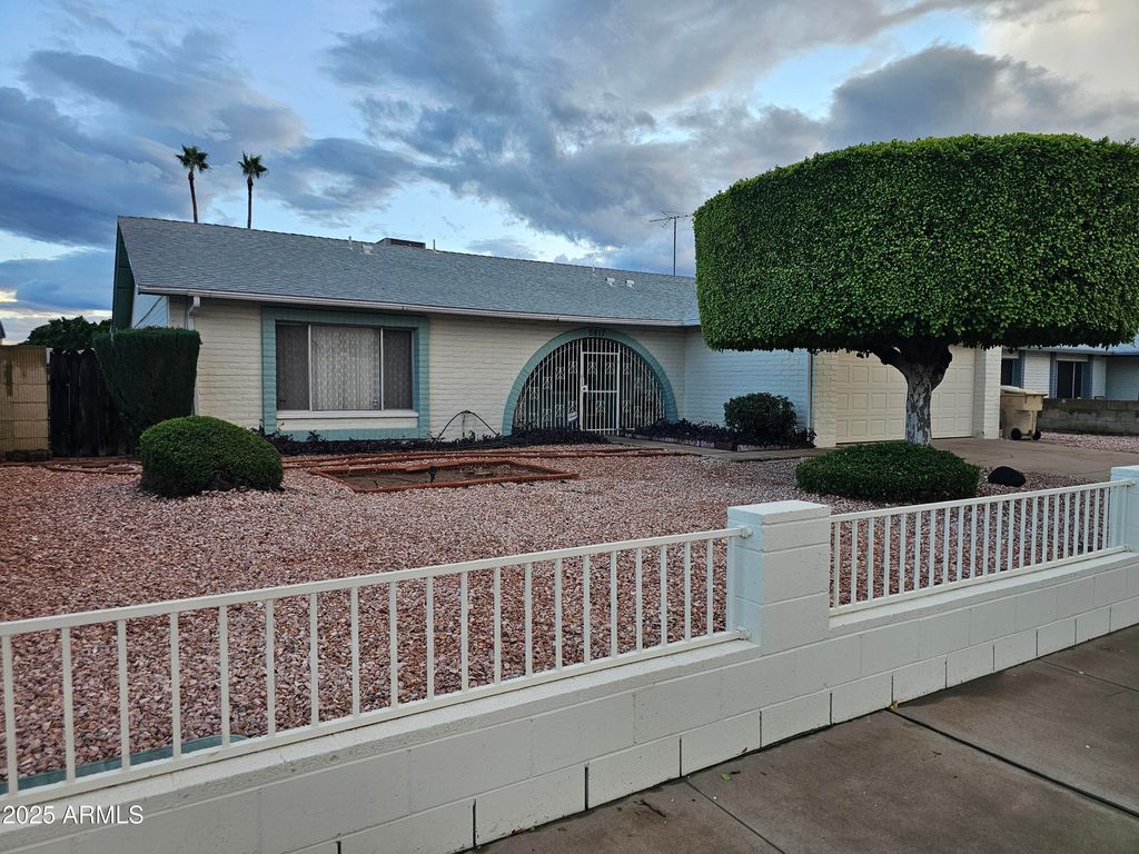 Photo of 5817 W Tierra Buena Lane, Glendale, AZ 85306 (MLS # 6948663)