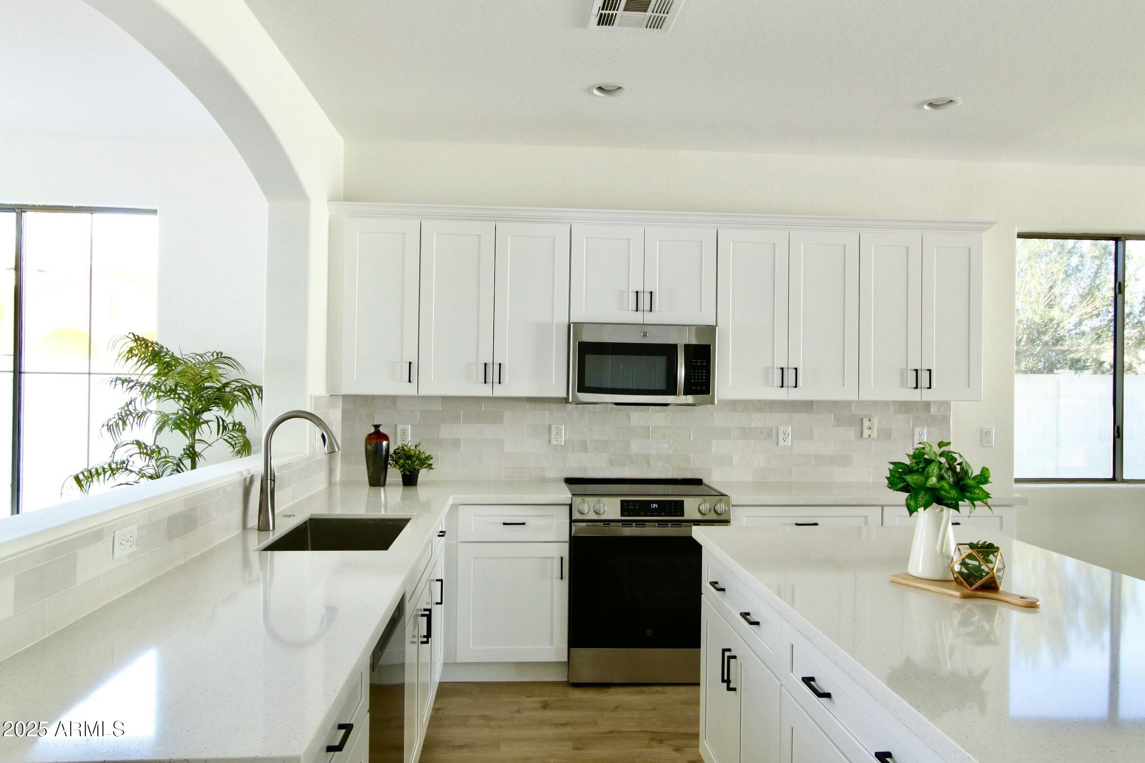 1236 E NIGHTINGALE Lane