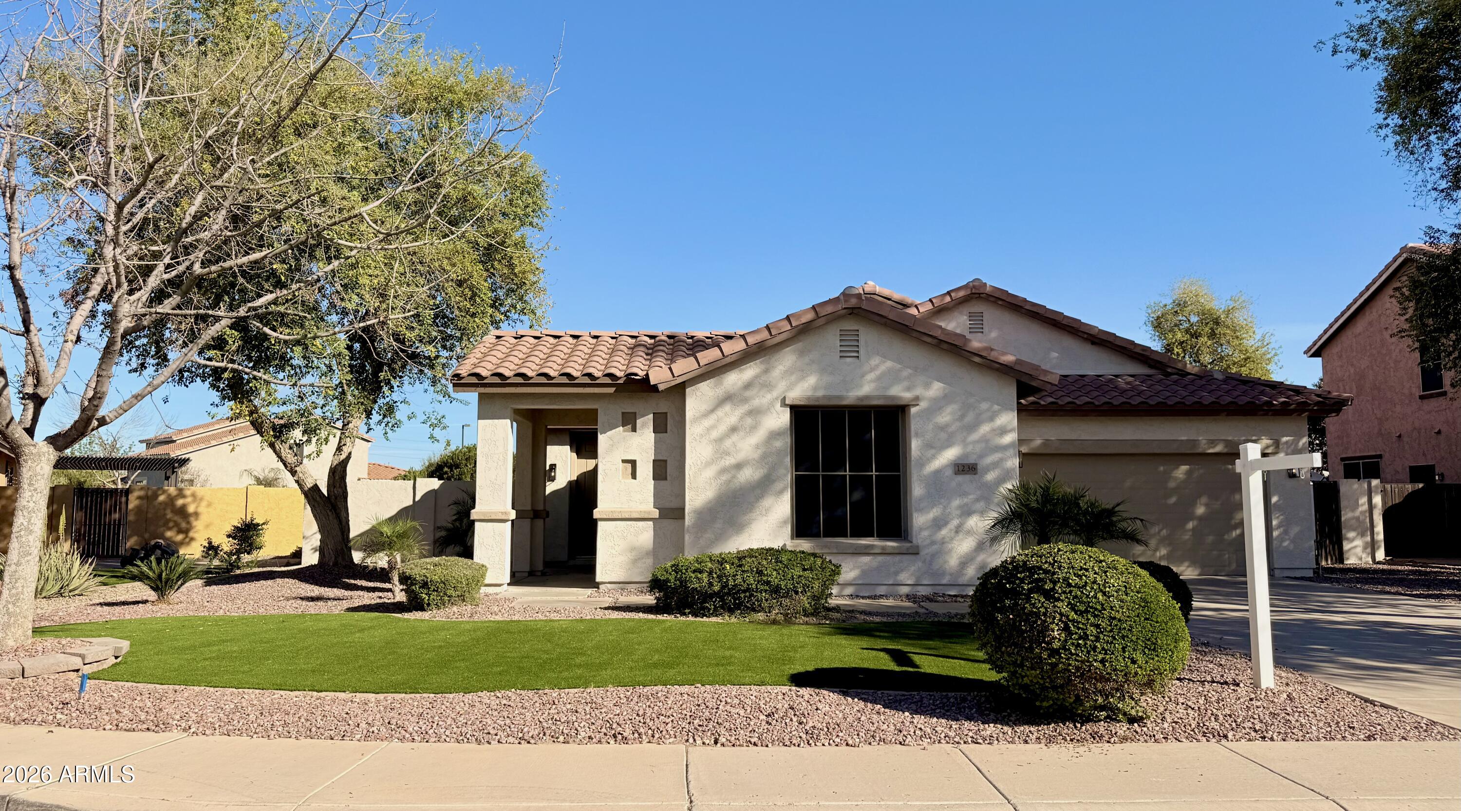 1236 E NIGHTINGALE Lane