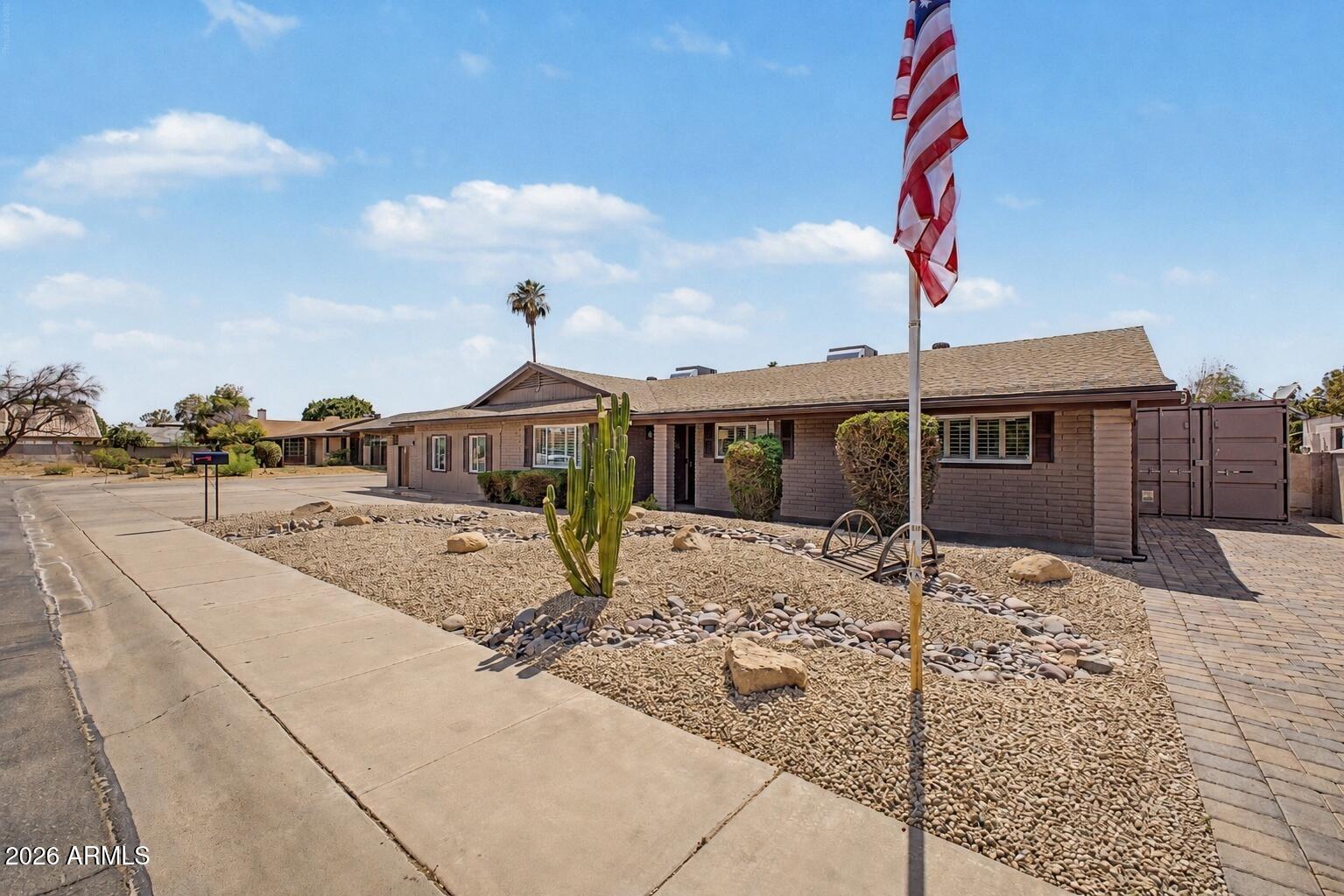 760 N COMANCHE Drive