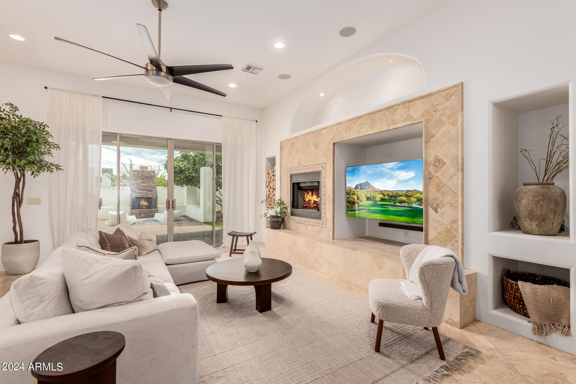 1953 E MONTEBELLO Avenue