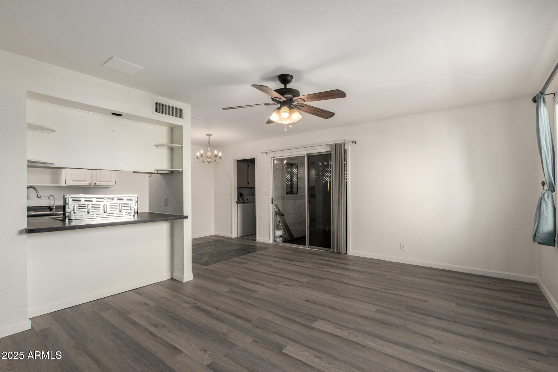 1227 E TOWNLEY Avenue