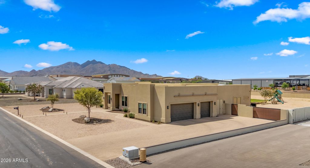 Photo of 24648 S 186th Place, Queen Creek, AZ 85142 (MLS # 7001037)
