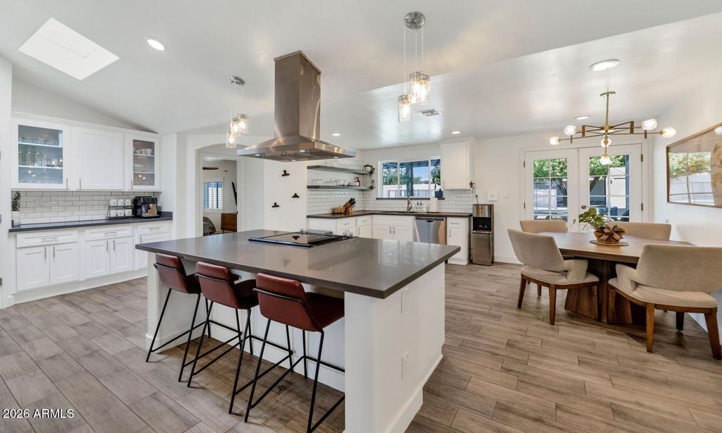 Photo of 828 E Myrtle Avenue, Phoenix, AZ 85020 (MLS # 7032955)