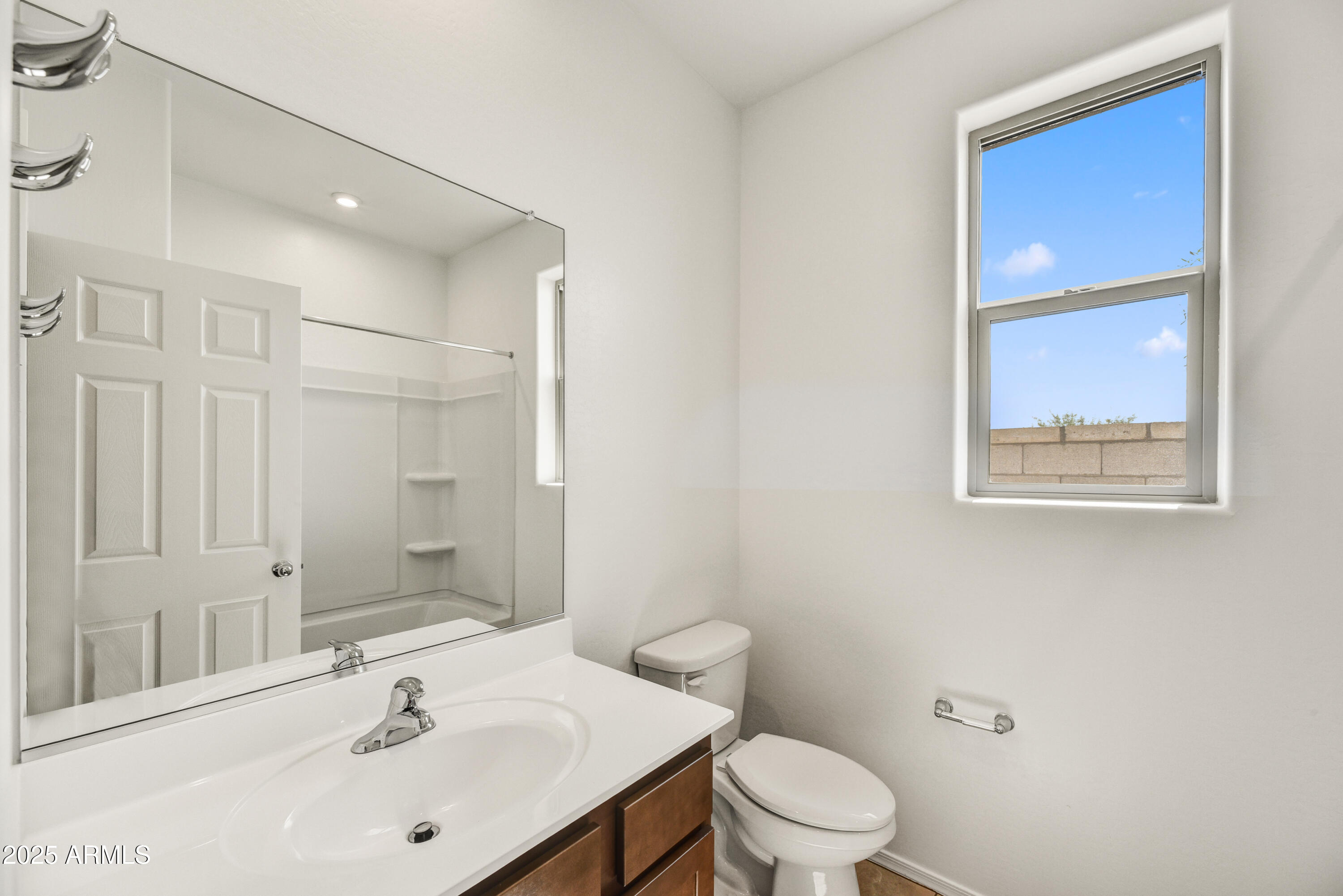 37487 W Patterson Street