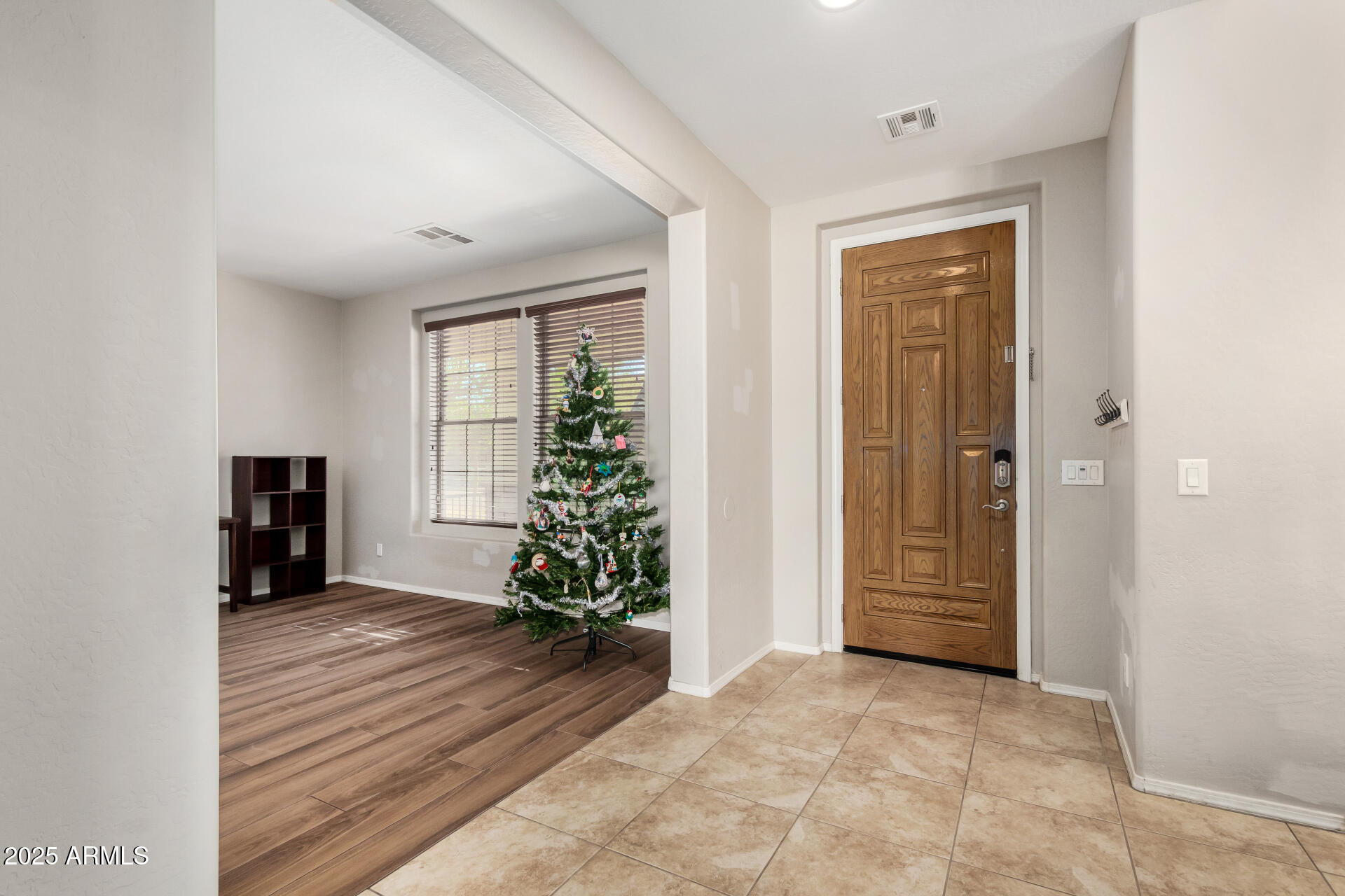 3246 E IVANHOE Street