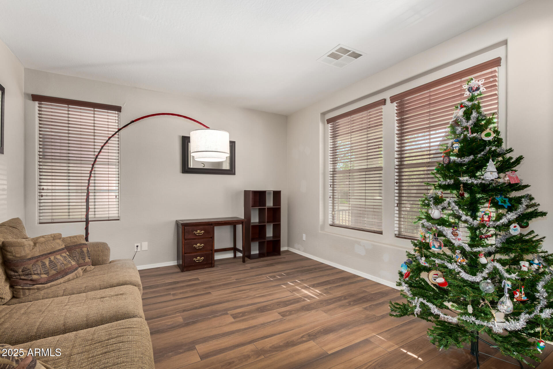 3246 E IVANHOE Street