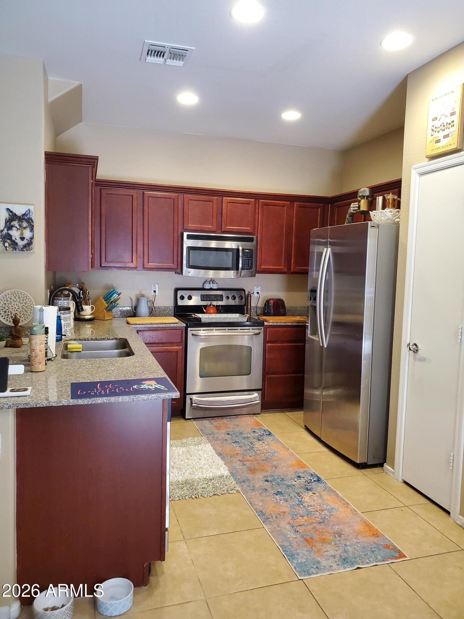 2644 N 73RD Glen