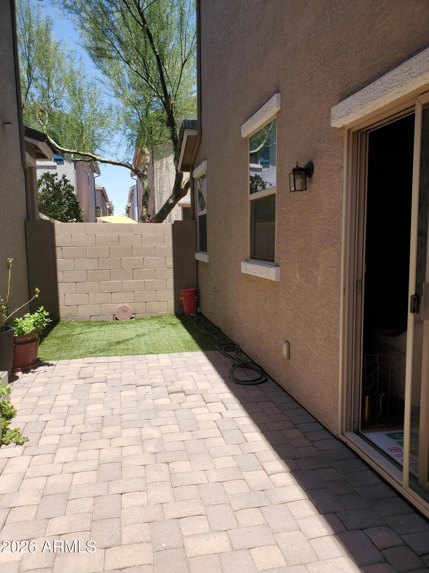 2644 N 73RD Glen