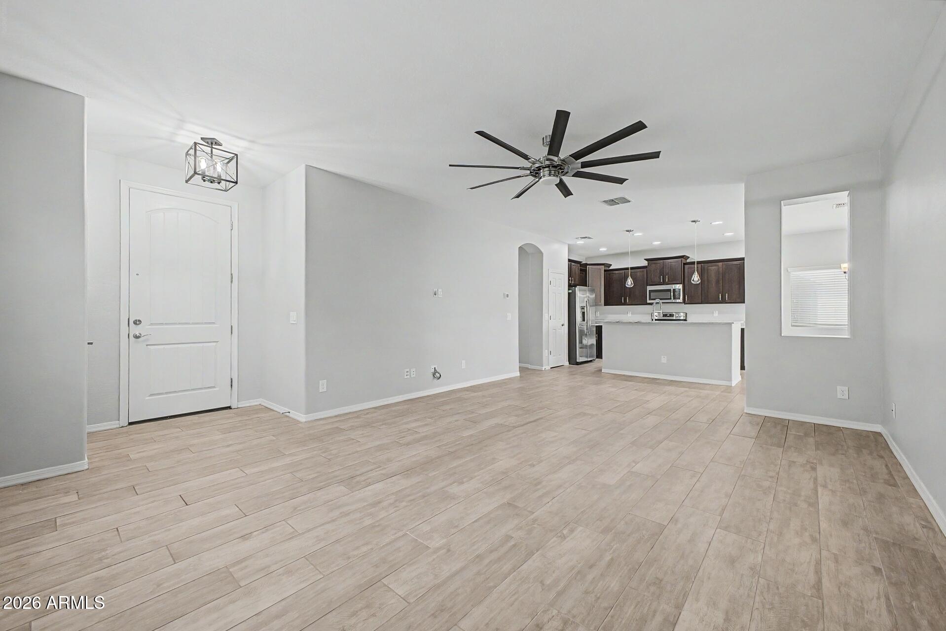 1347 W SPINE TREE Avenue