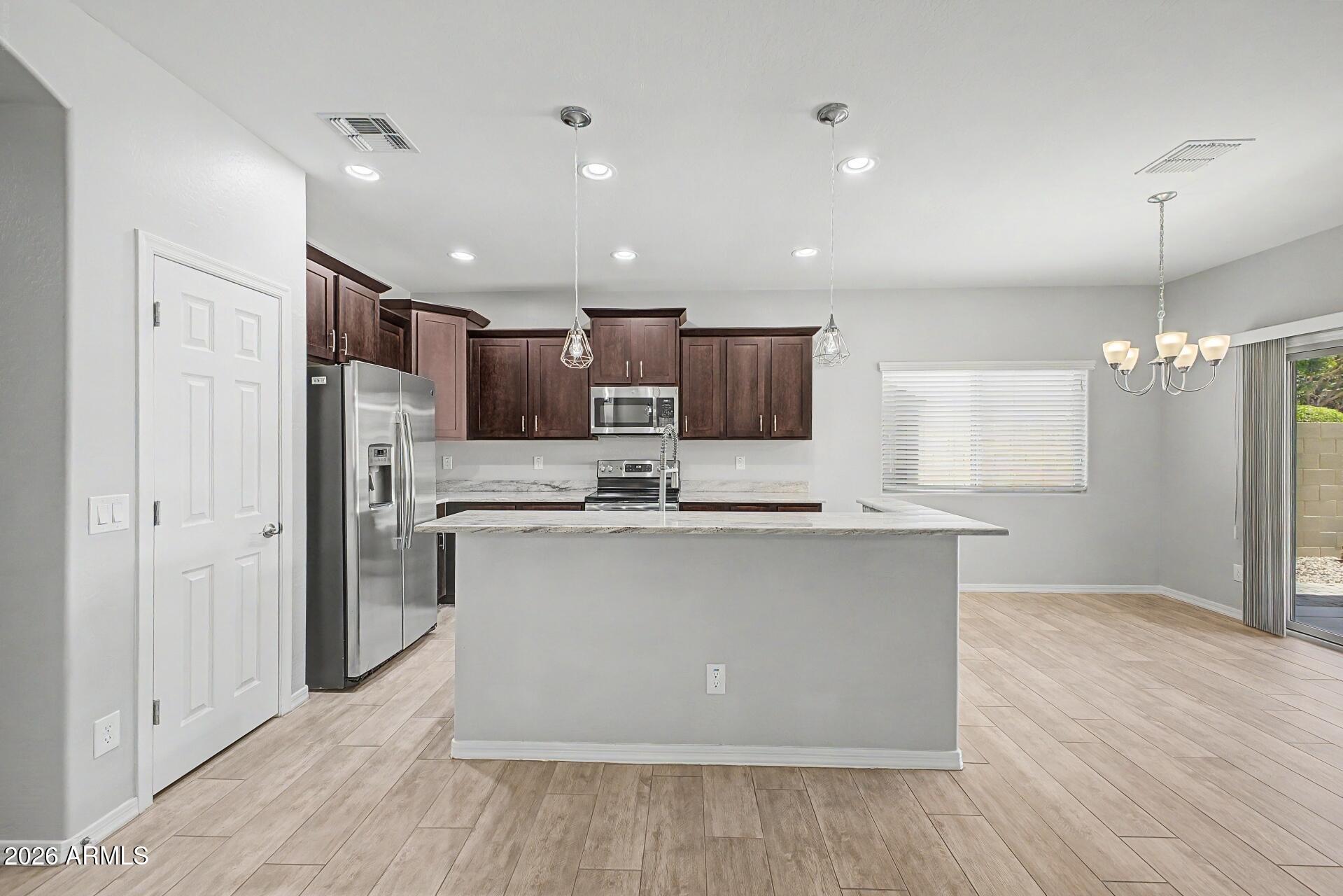 1347 W SPINE TREE Avenue