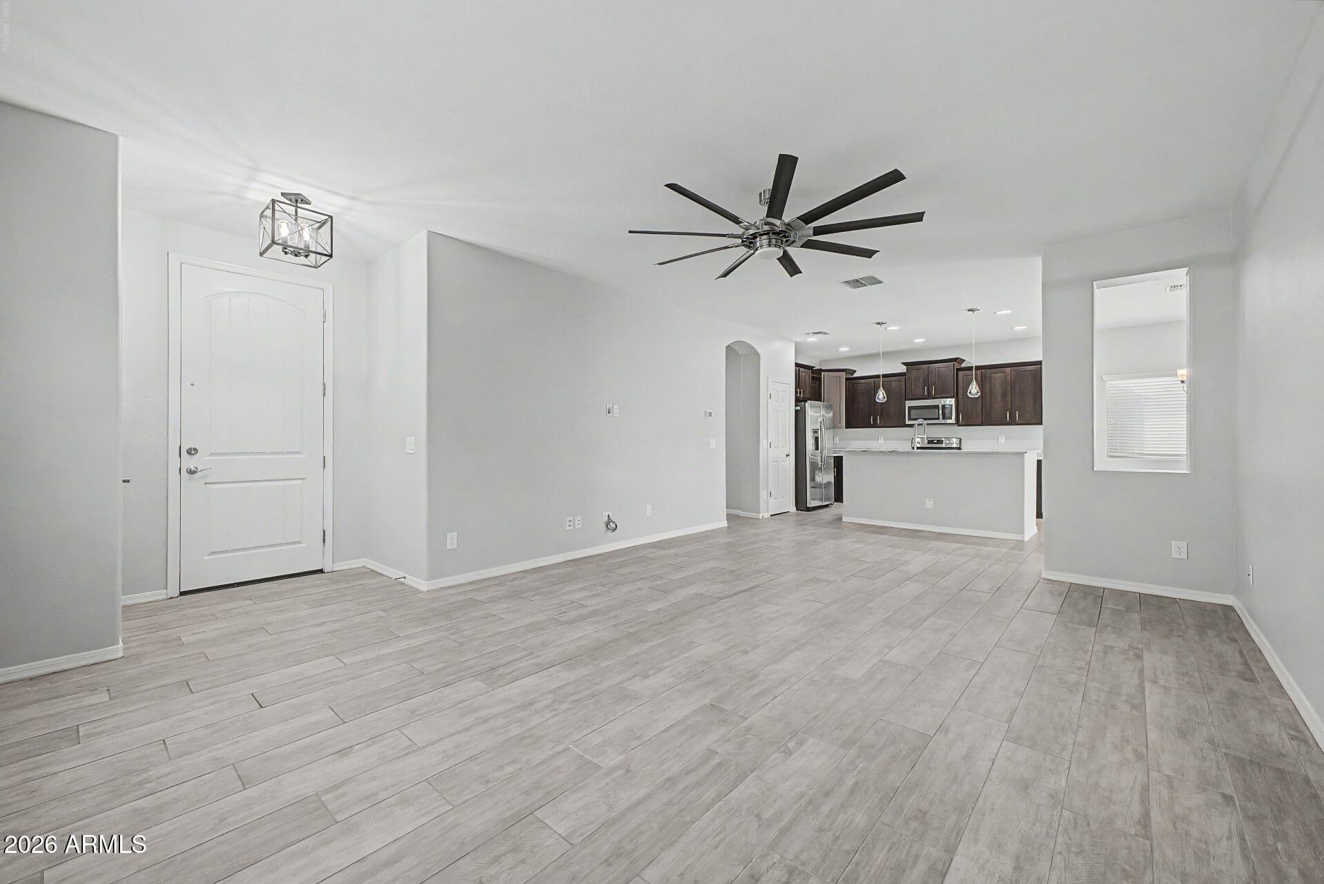1347 W SPINE TREE Avenue