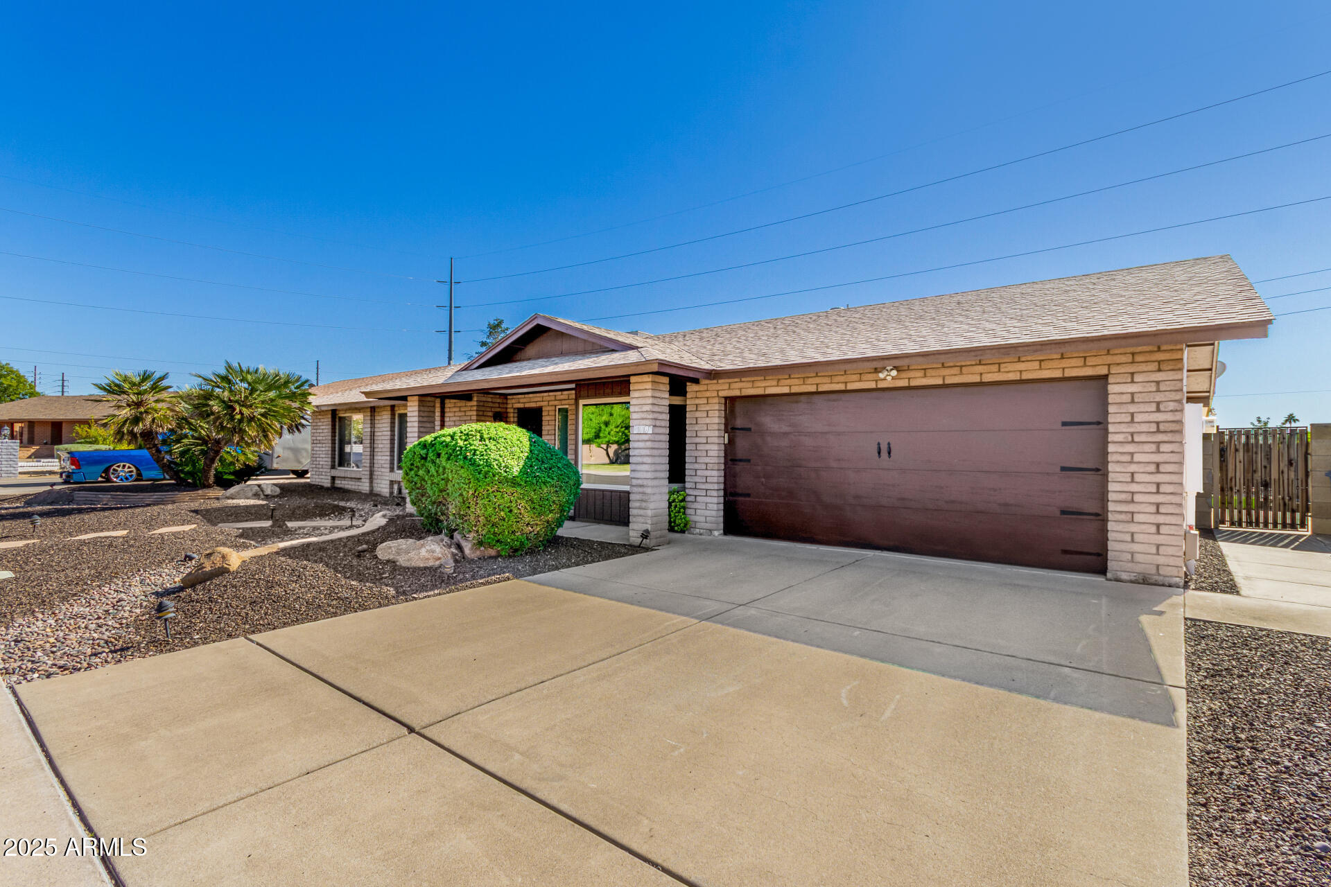 1119 E RENEE Drive E