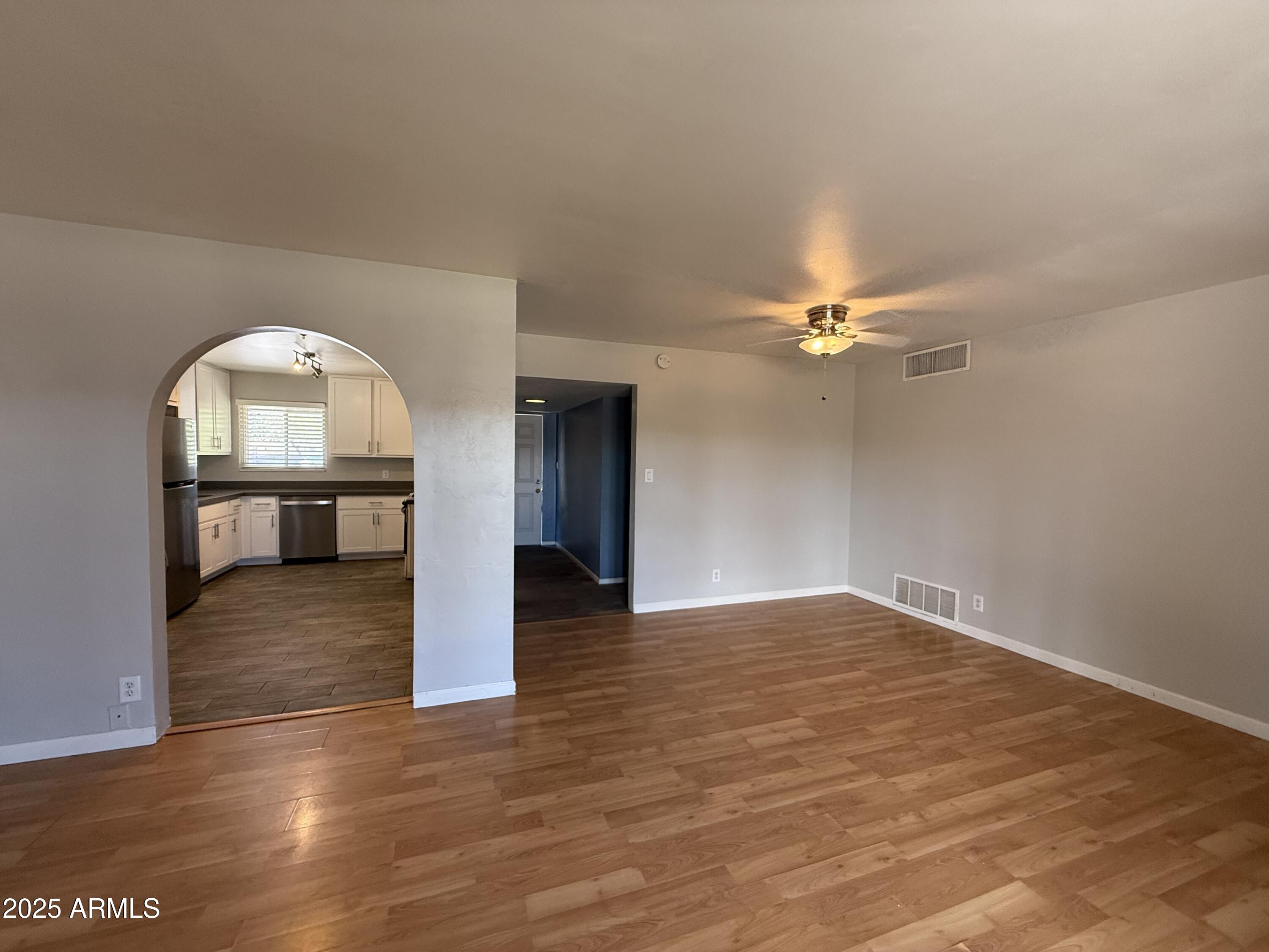 1725 S FARMER Avenue