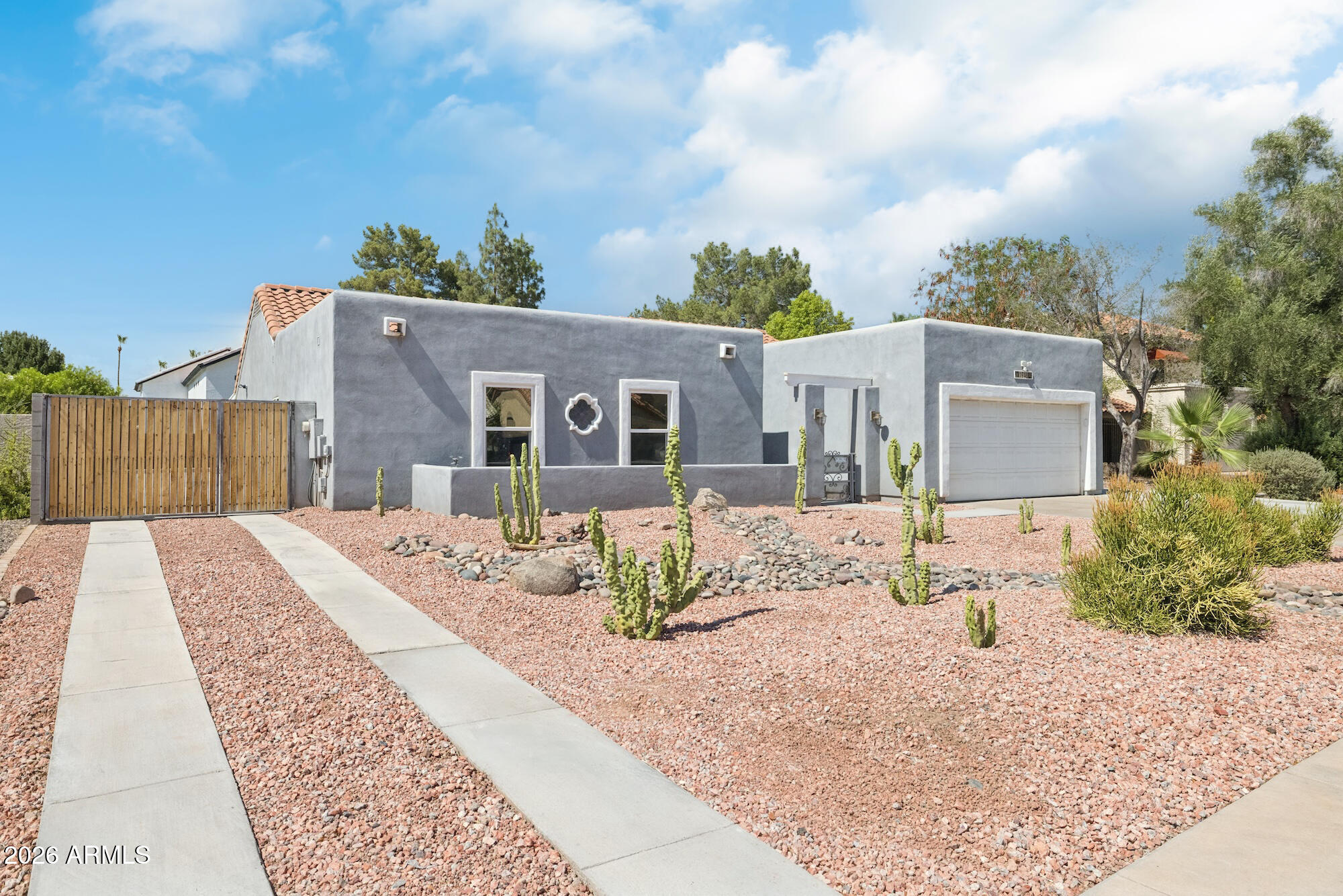 1948 E LOS ARBOLES Drive