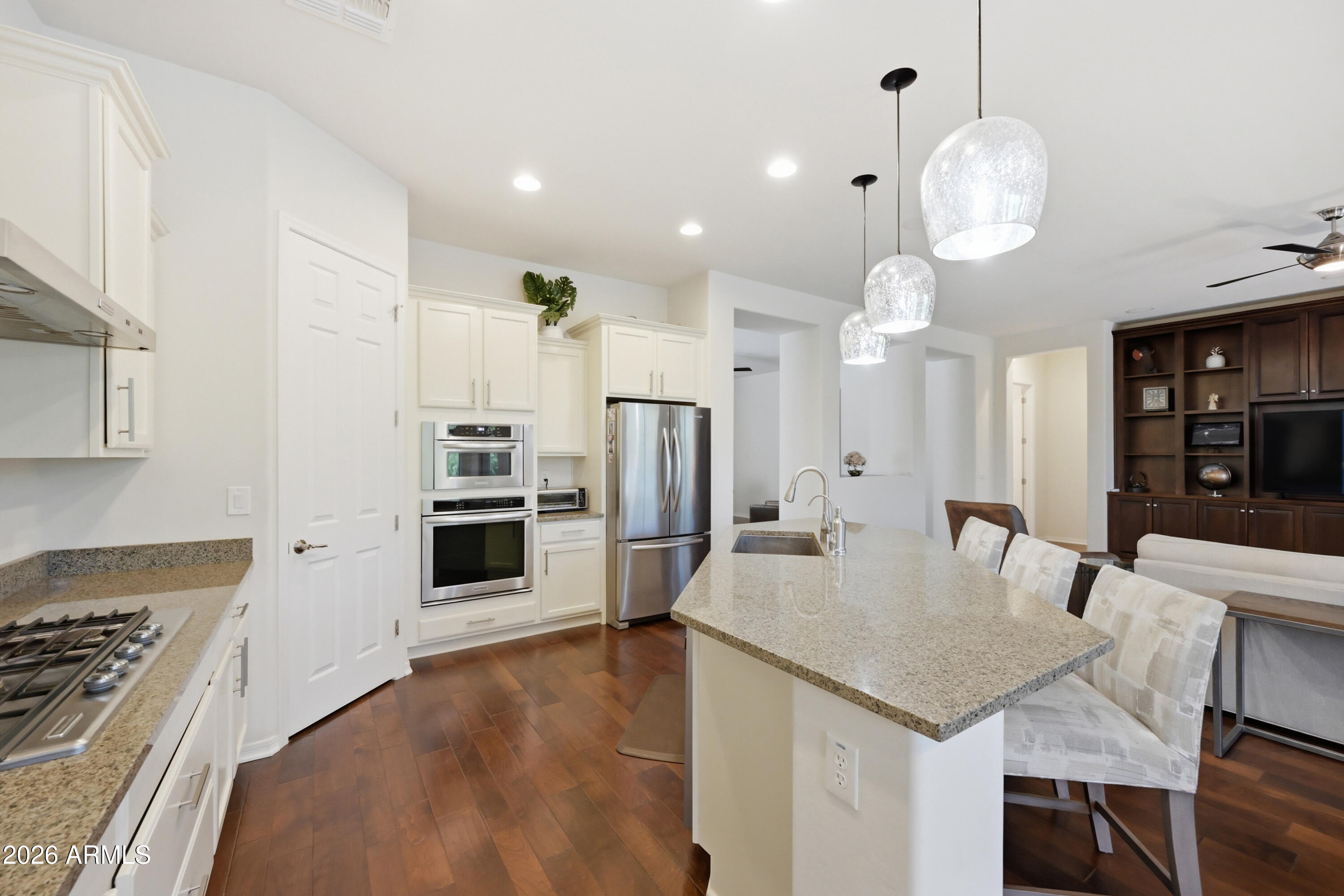 LONE MOUNTAIN - Residential