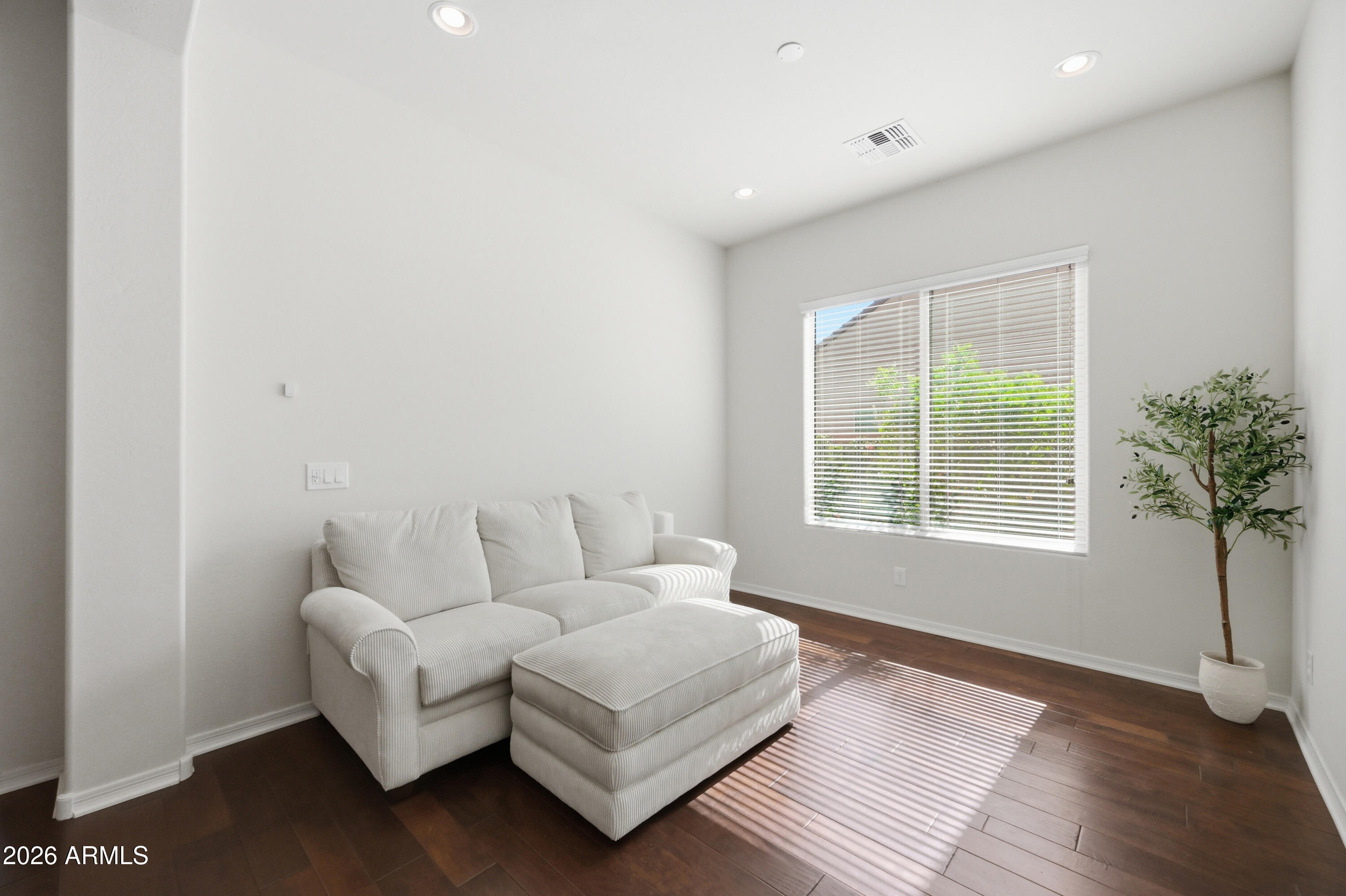 LONE MOUNTAIN - Residential