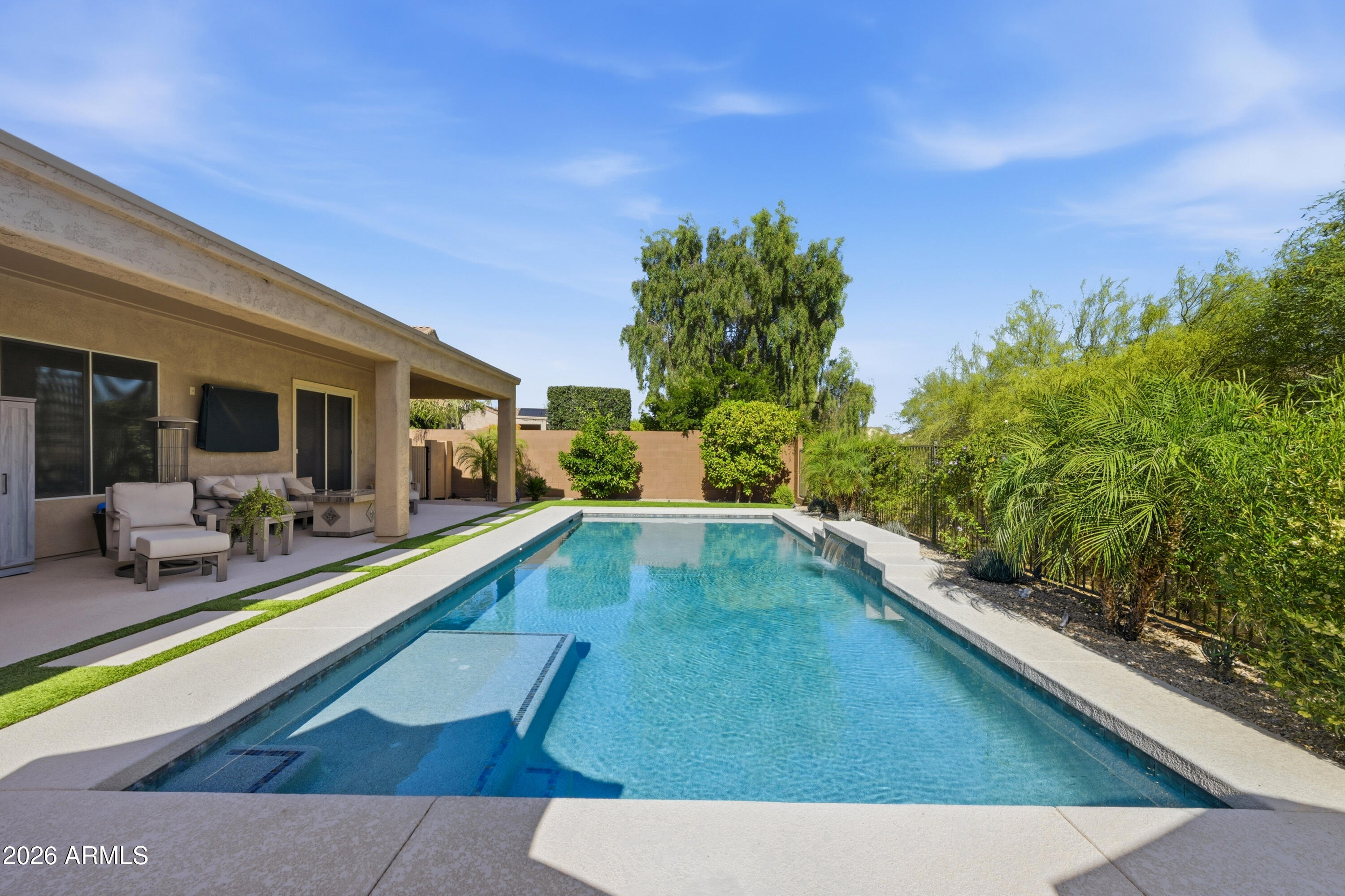 LONE MOUNTAIN - Residential