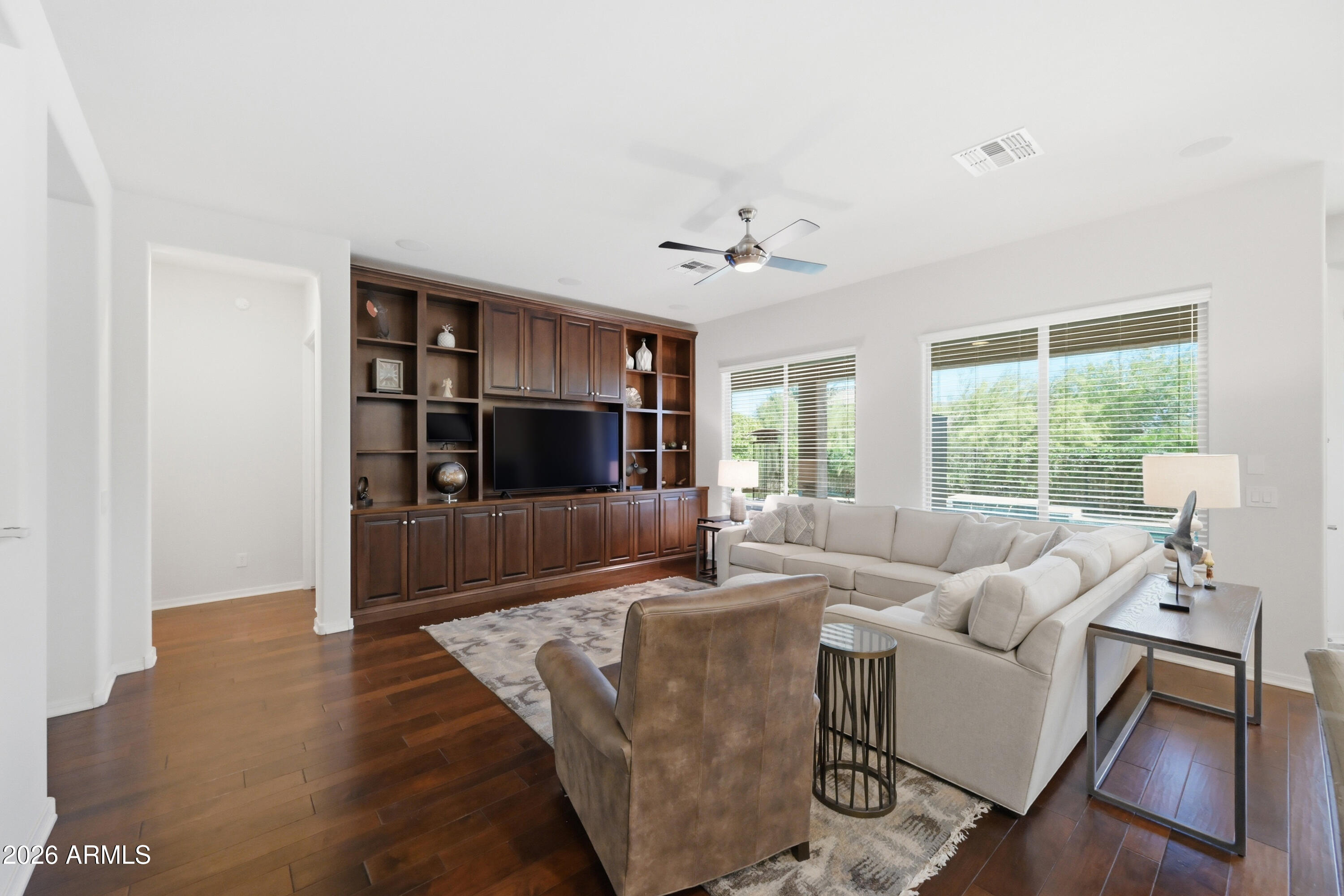 LONE MOUNTAIN - Residential