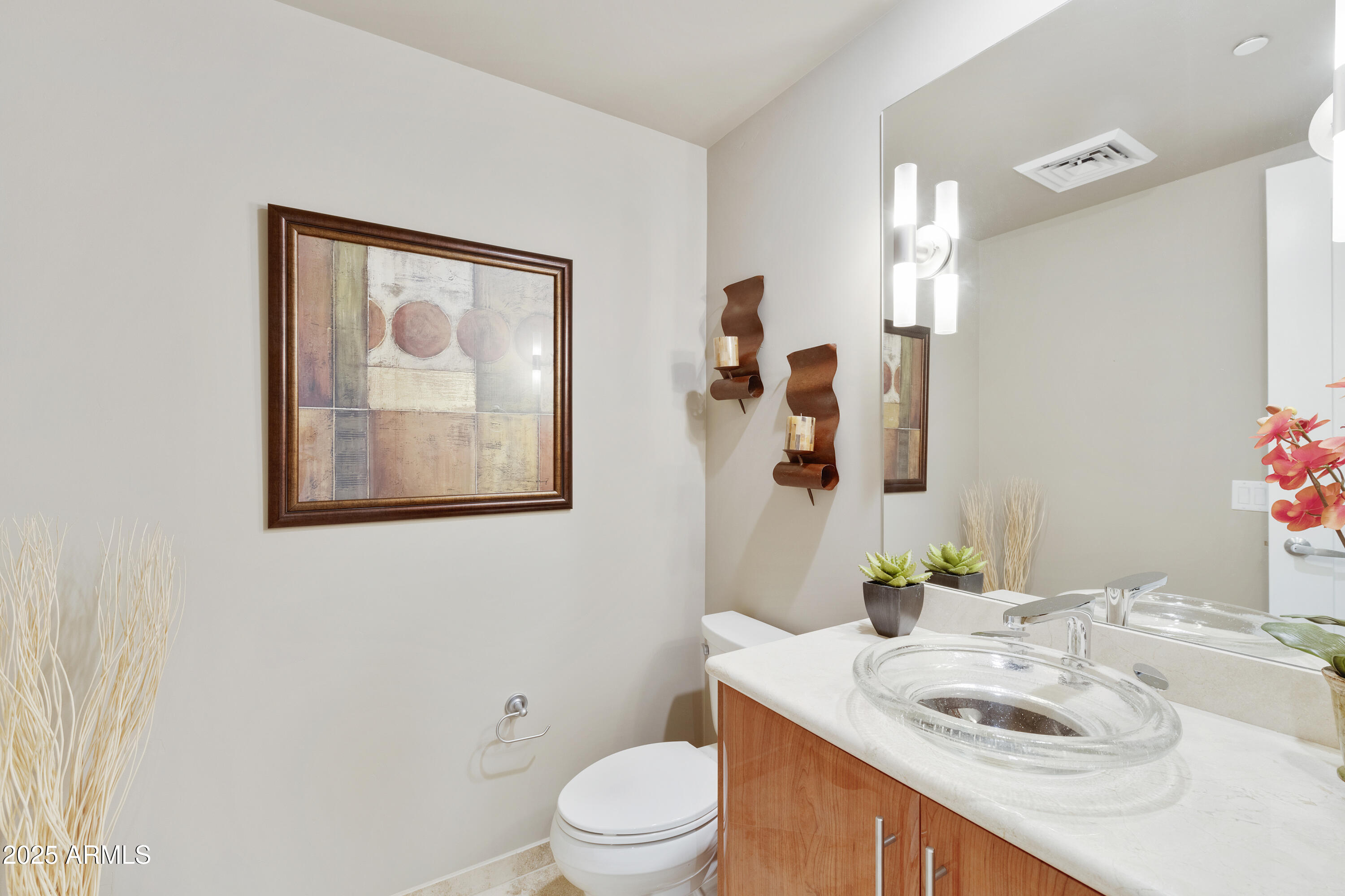 140 E RIO SALADO Parkway 302