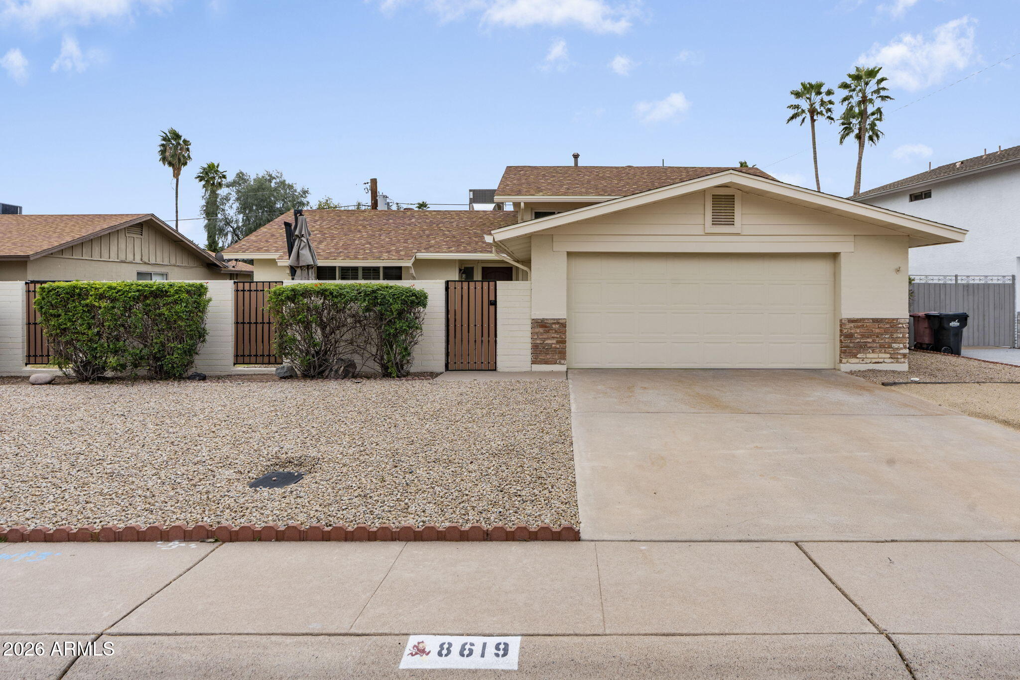 8619 E LINCOLN Drive