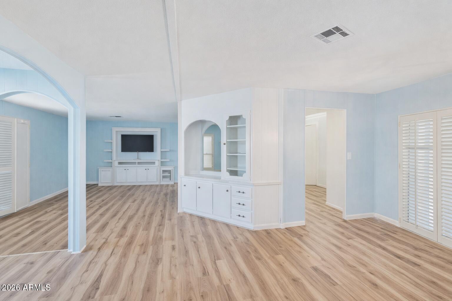 120 N VAL VISTA Drive 250