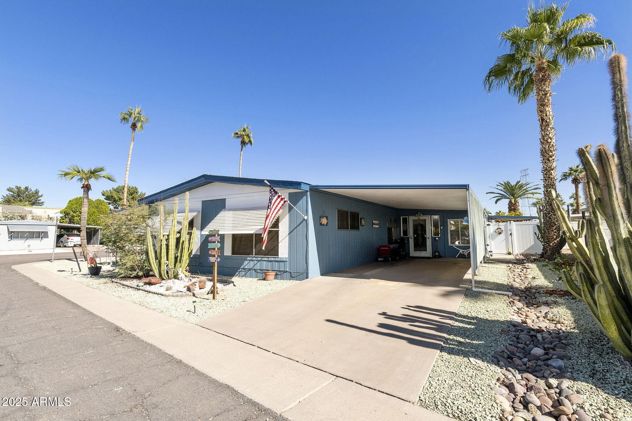 120 N VAL VISTA Drive 250