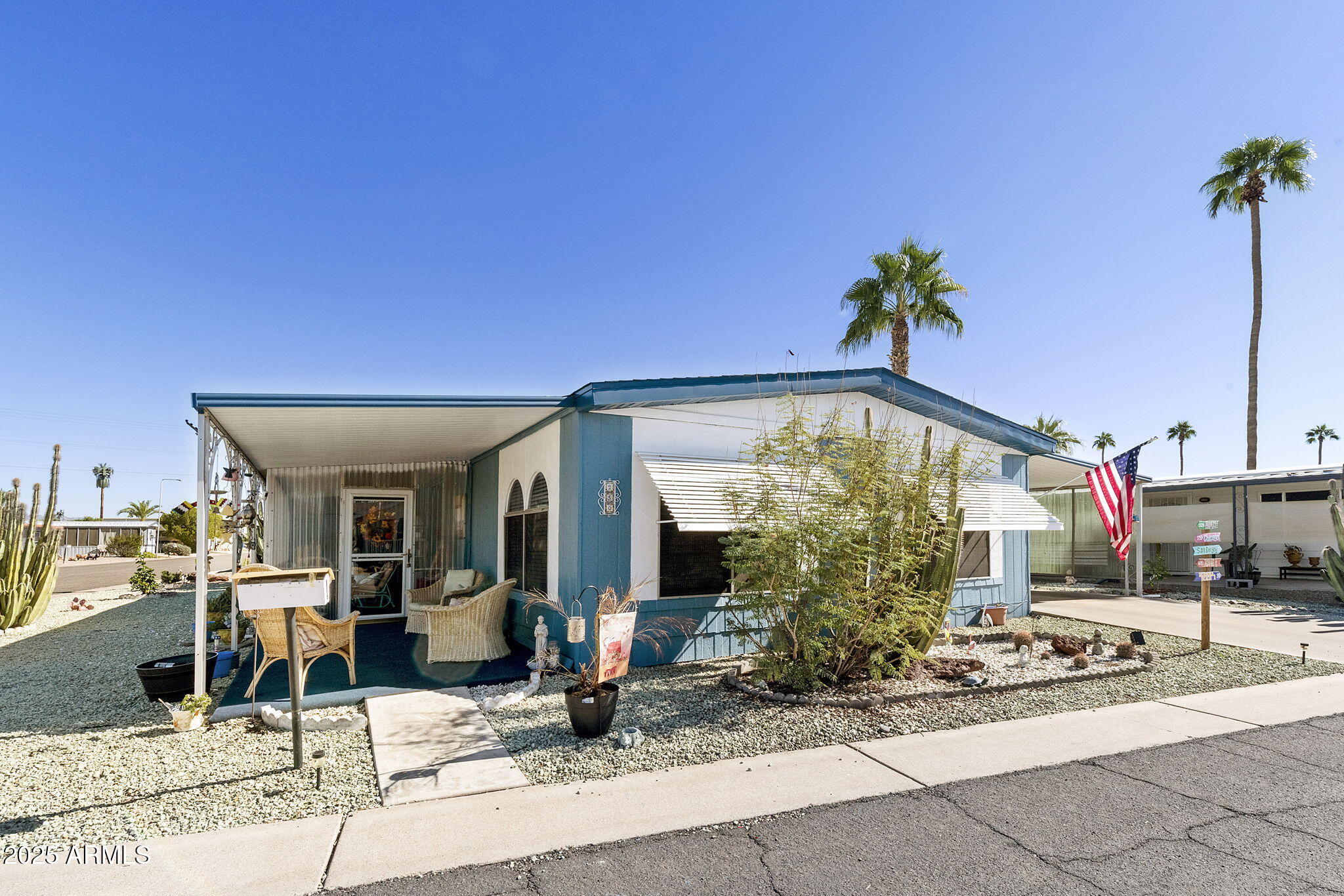 120 N VAL VISTA Drive 250