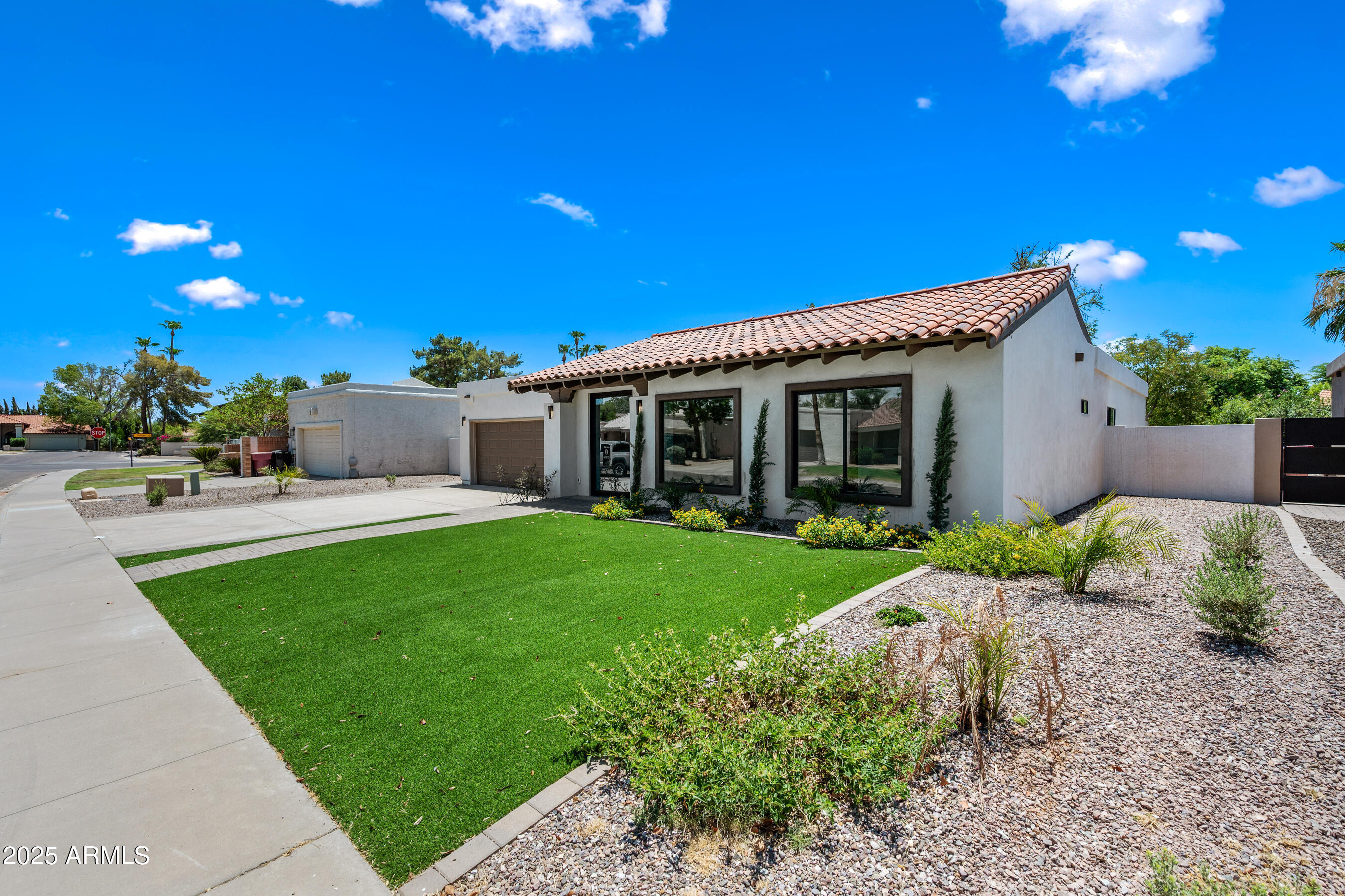 8313 E THOROUGHBRED Trail