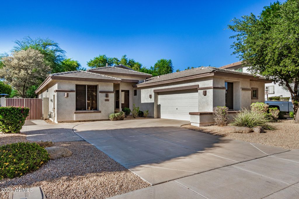 Photo of 854 E Aquarius Place, Chandler, AZ 85249 (MLS # 6928220)