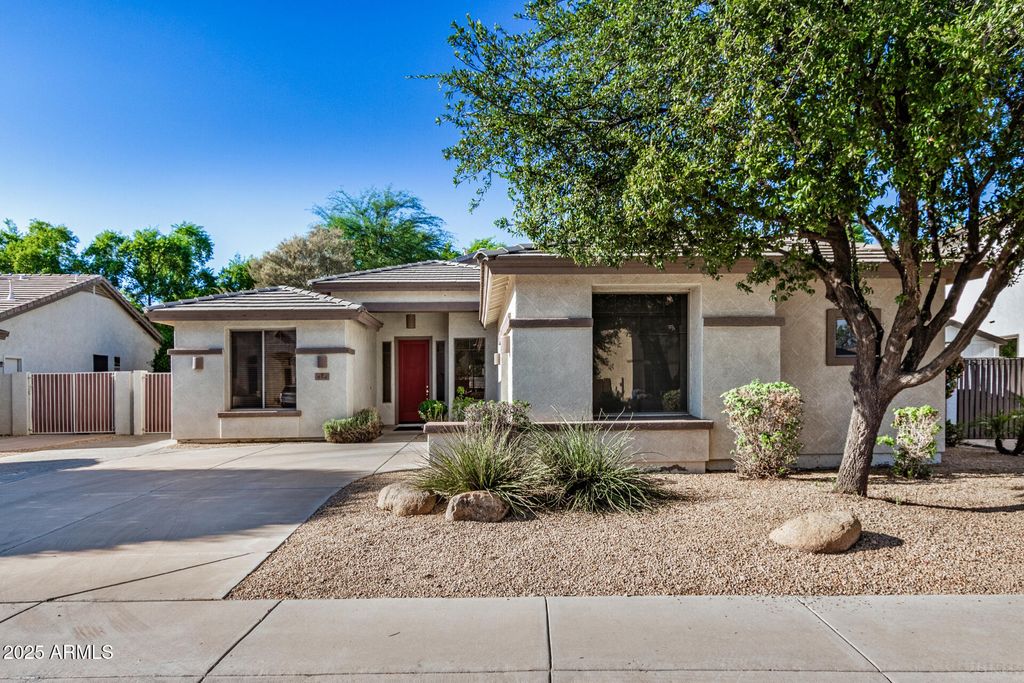 Photo of 854 E Aquarius Place, Chandler, AZ 85249 (MLS # 6928220)