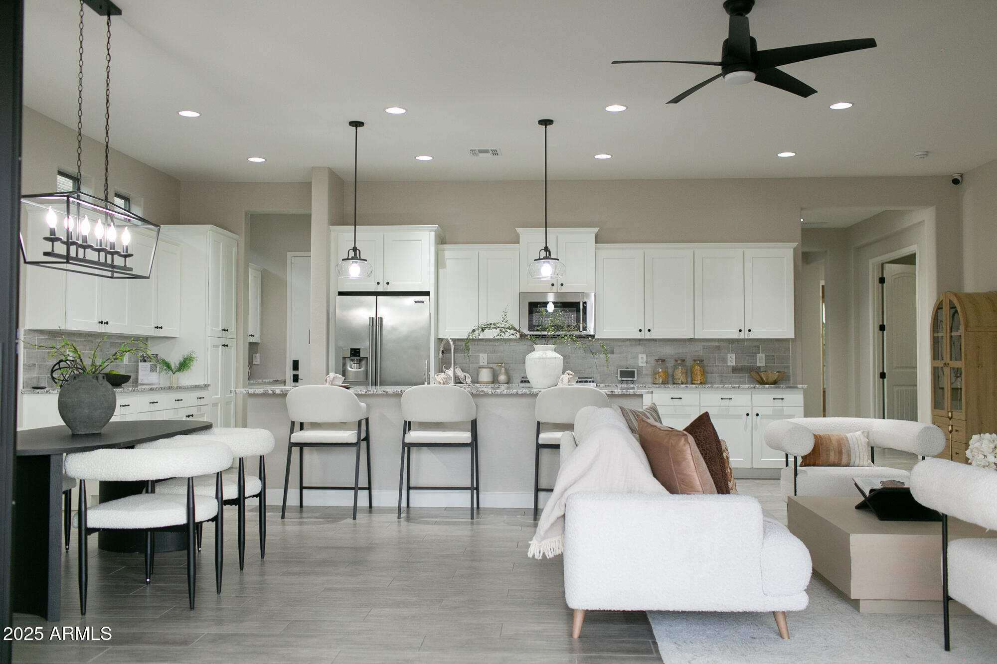 2066 N CANELO HILLS --