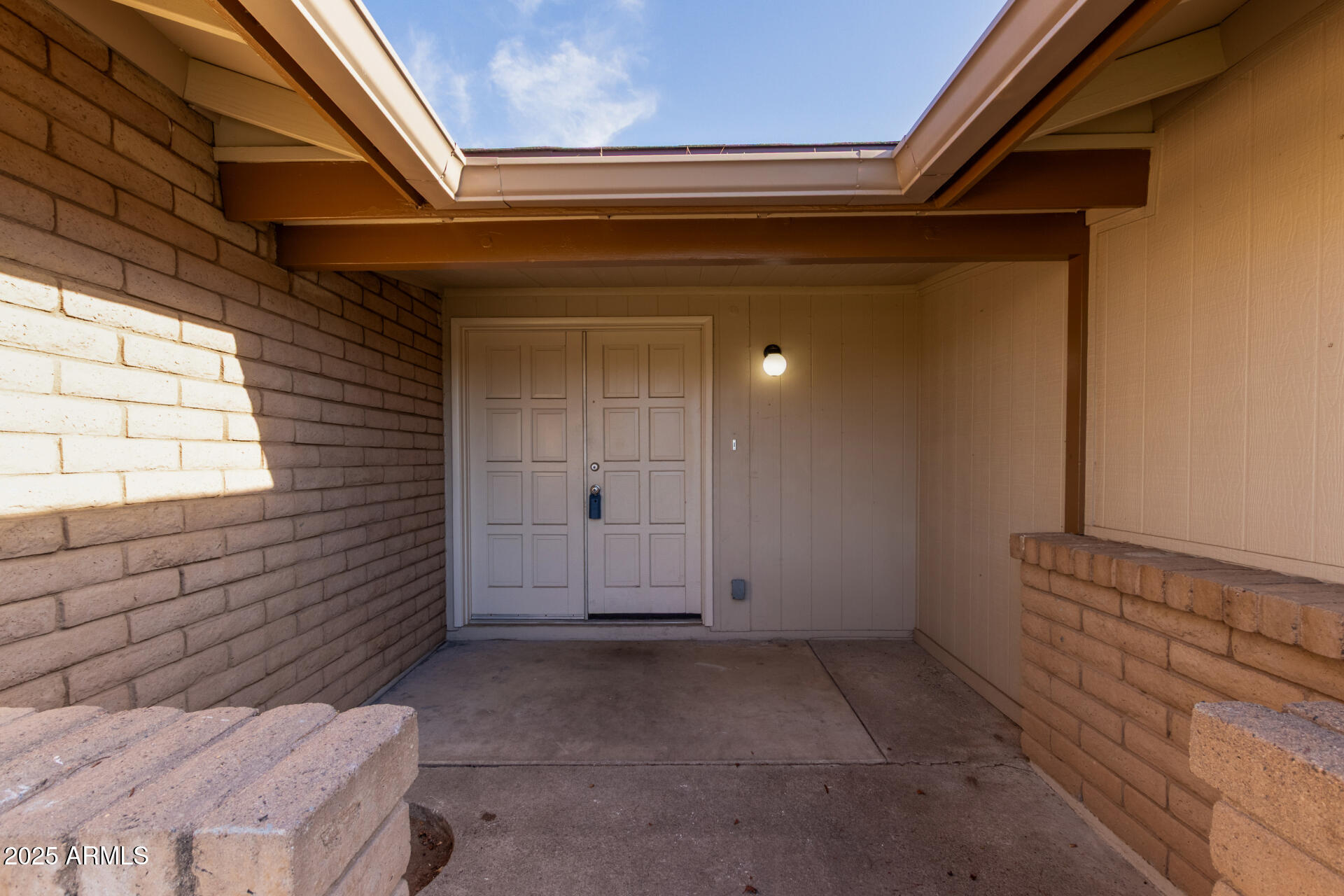 735 E MANHATTON Drive