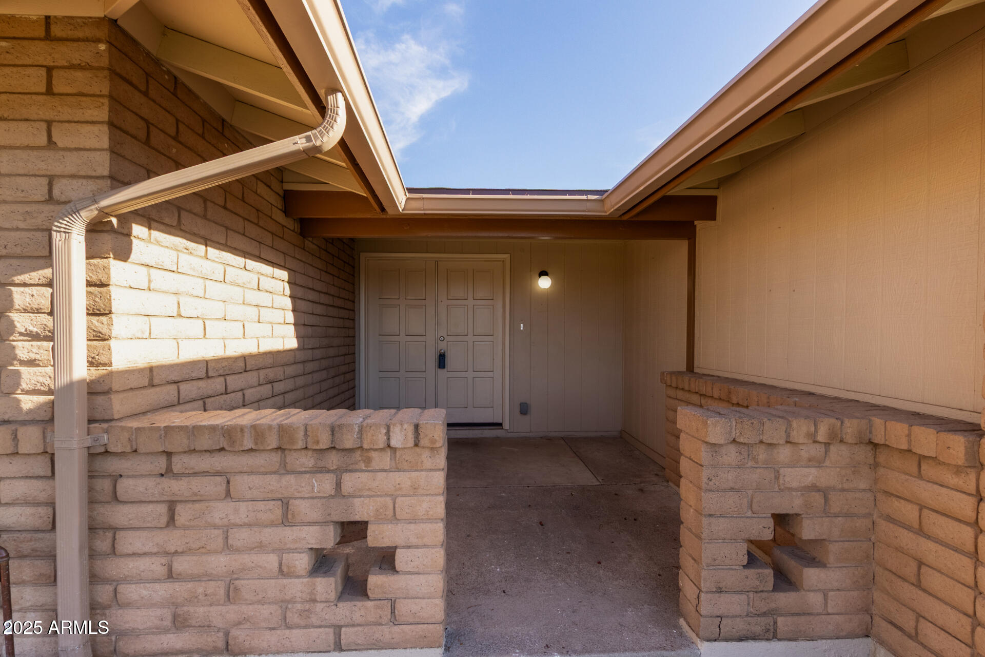 735 E MANHATTON Drive