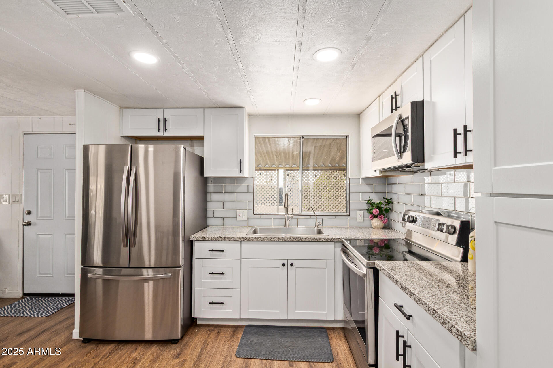 4065 E UNIVERSITY Drive 115