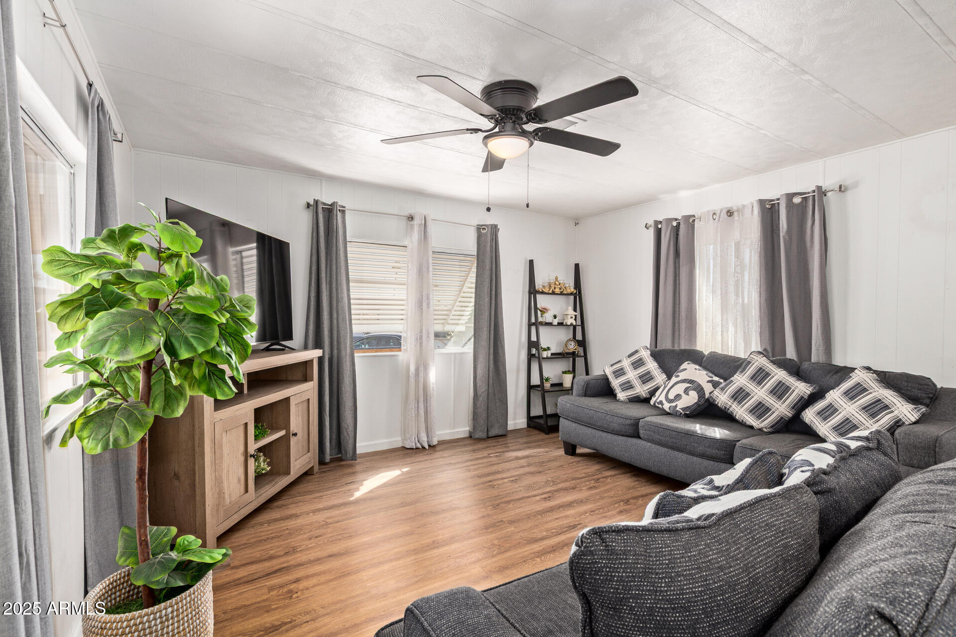 4065 E UNIVERSITY Drive 115