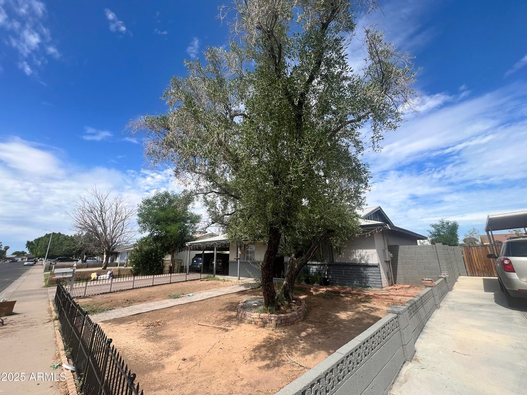 Photo of 6744 W San Miguel Avenue, Glendale, AZ 85303 (MLS # 6924347)