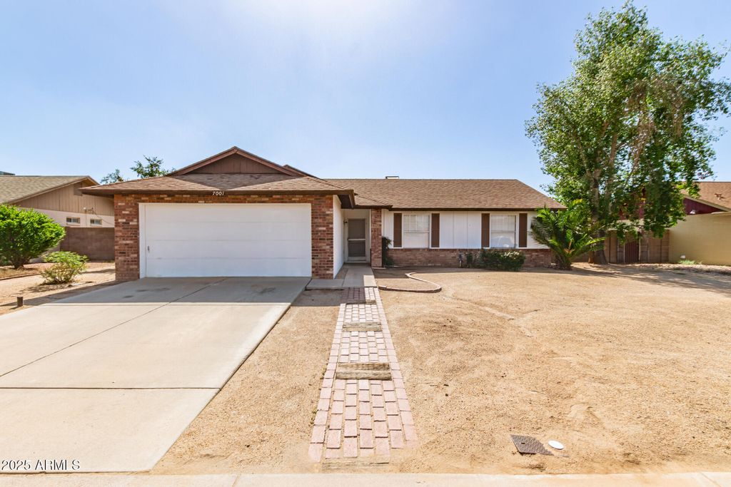 Photo of 7001 W North Lane, Peoria, AZ 85345 (MLS # 6934244)