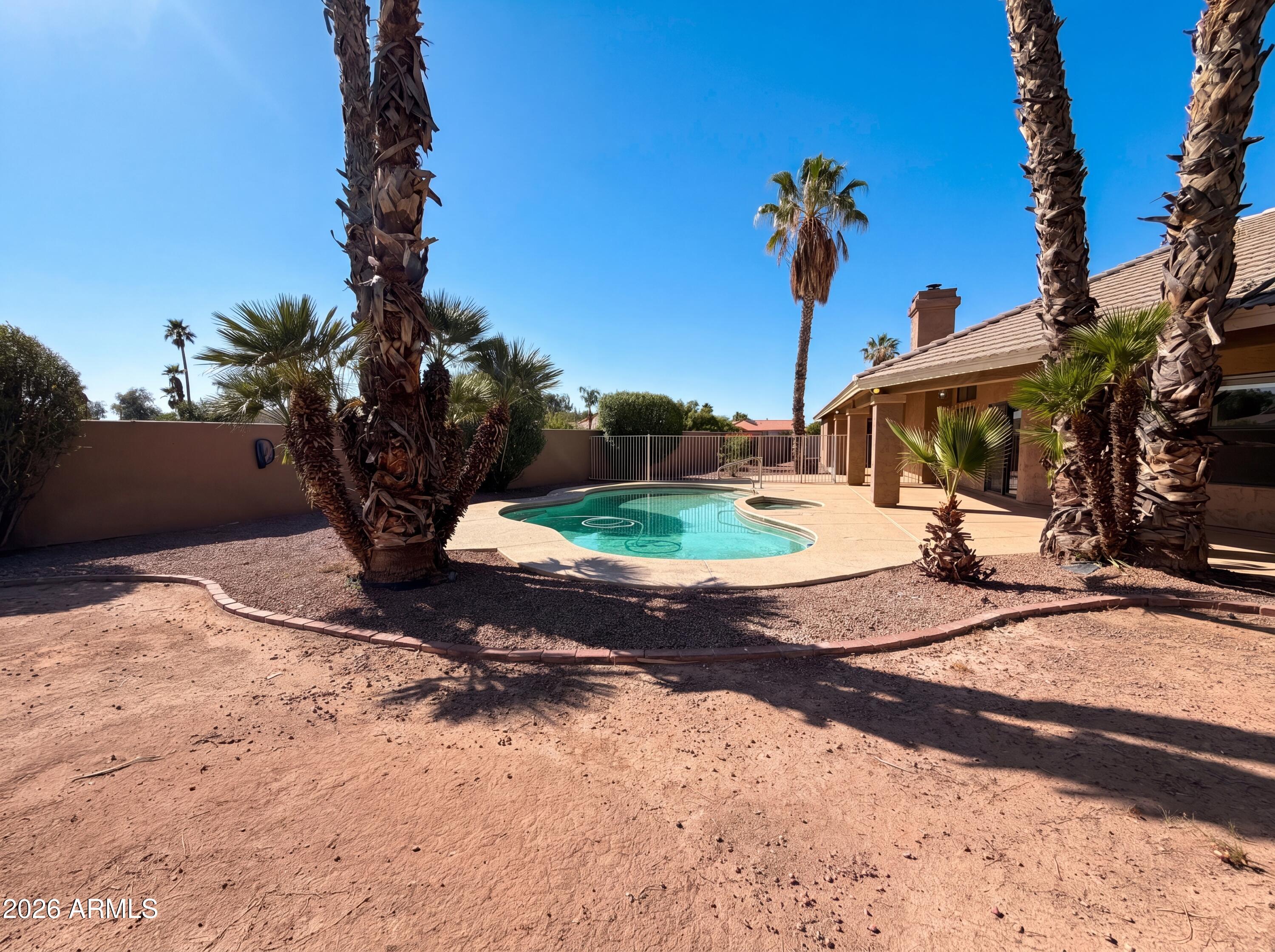 1207 E CLEARVIEW Drive