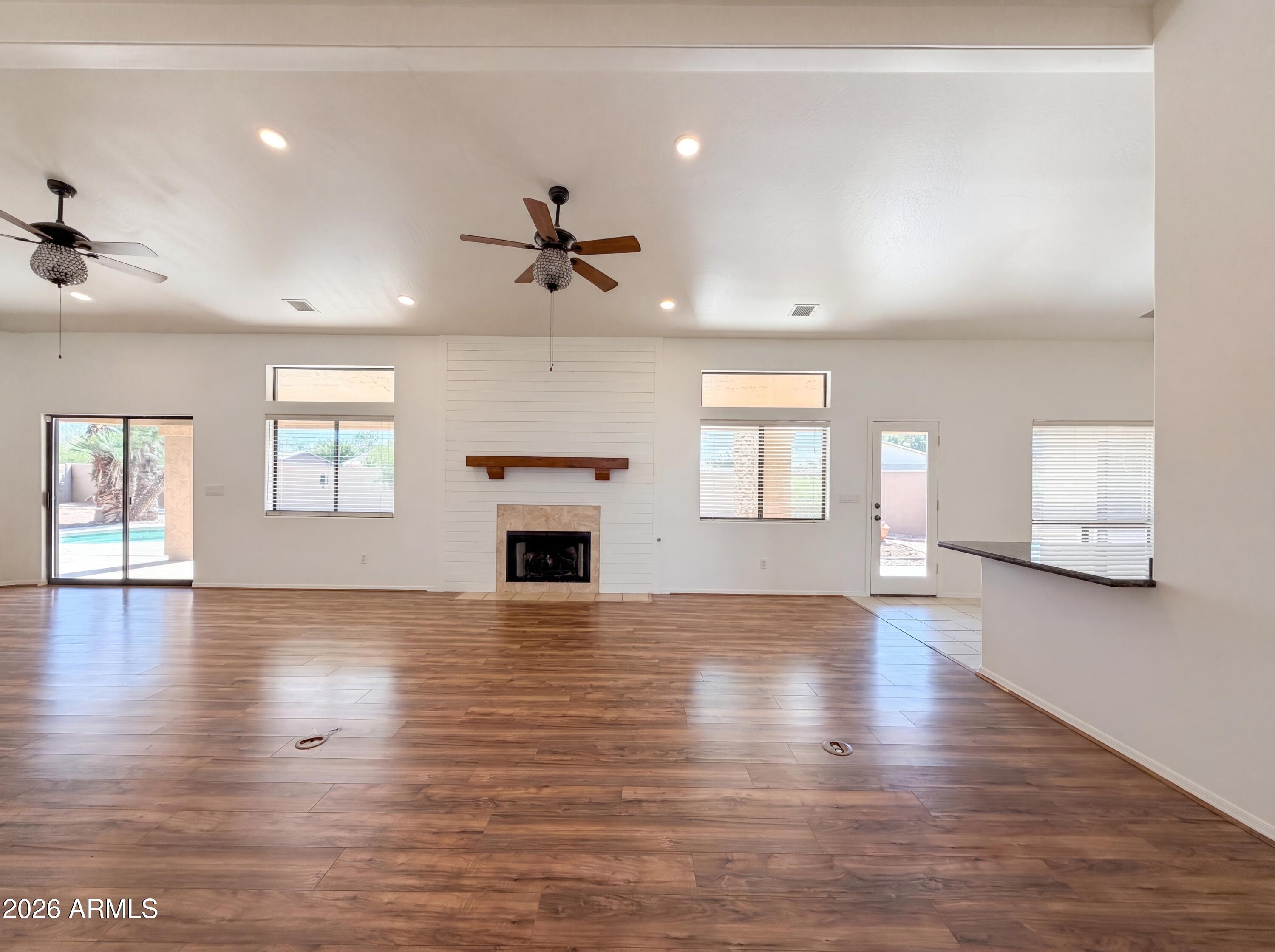 1207 E CLEARVIEW Drive