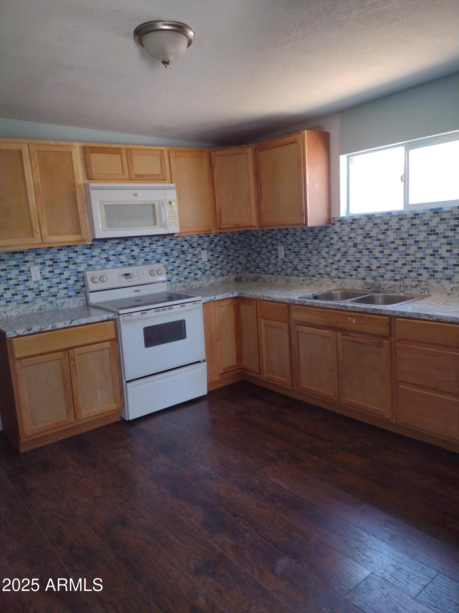 2435 W YUMA Street