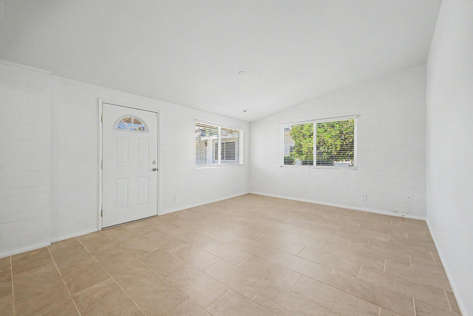 10606 W OAKMONT Drive