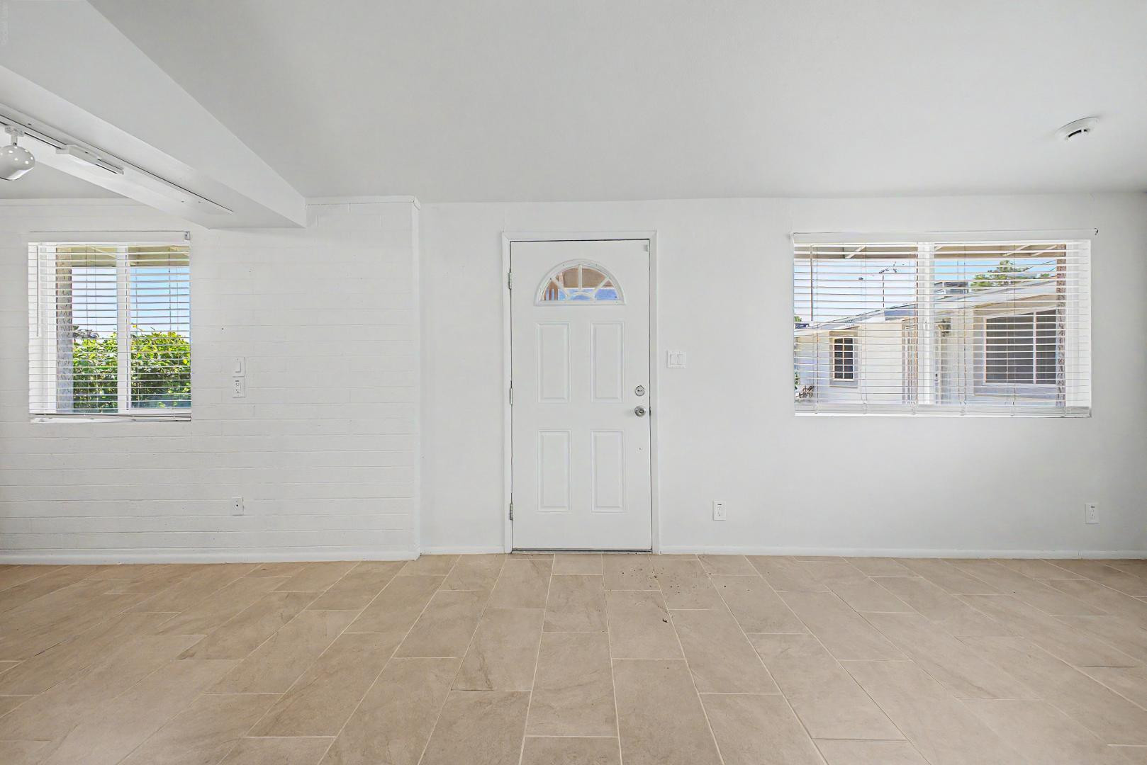 10606 W OAKMONT Drive