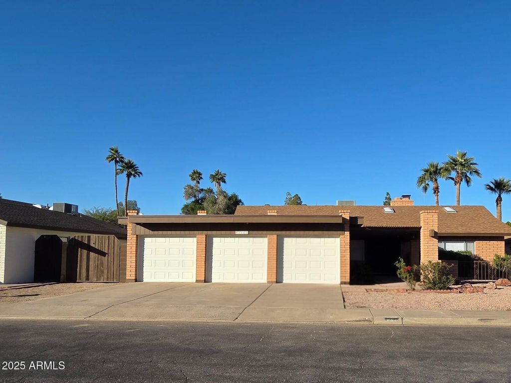 Photo of 1650 W Kiowa Avenue, Mesa, AZ 85202 (MLS # 6973085)