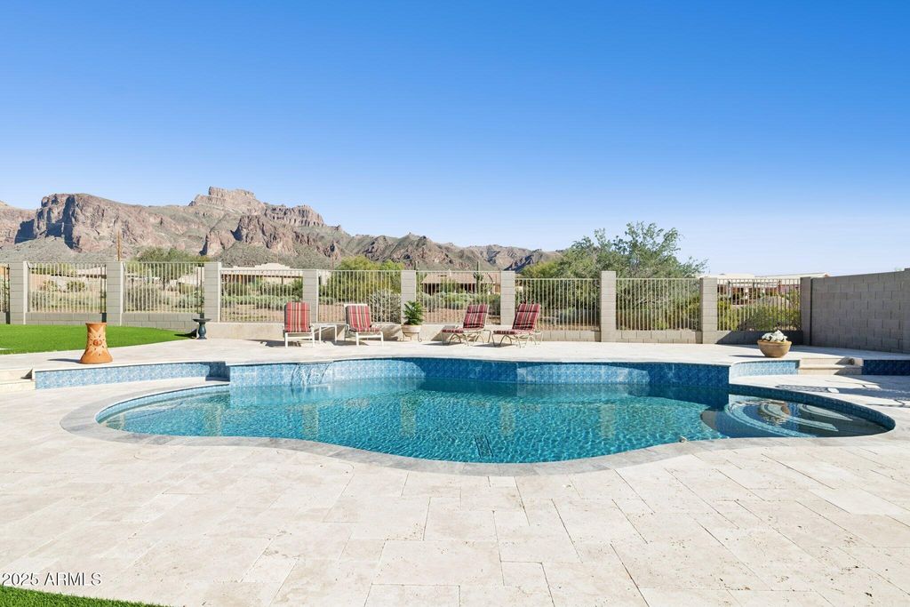 Photo of 103 S Sixshooter Road S, Apache Junction, AZ 85119 (MLS # 6955693)