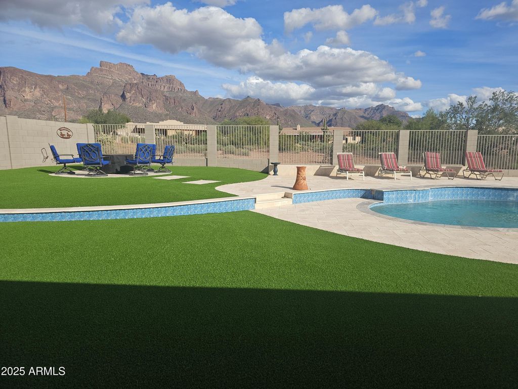 Photo of 103 S Sixshooter Road S, Apache Junction, AZ 85119 (MLS # 6955693)